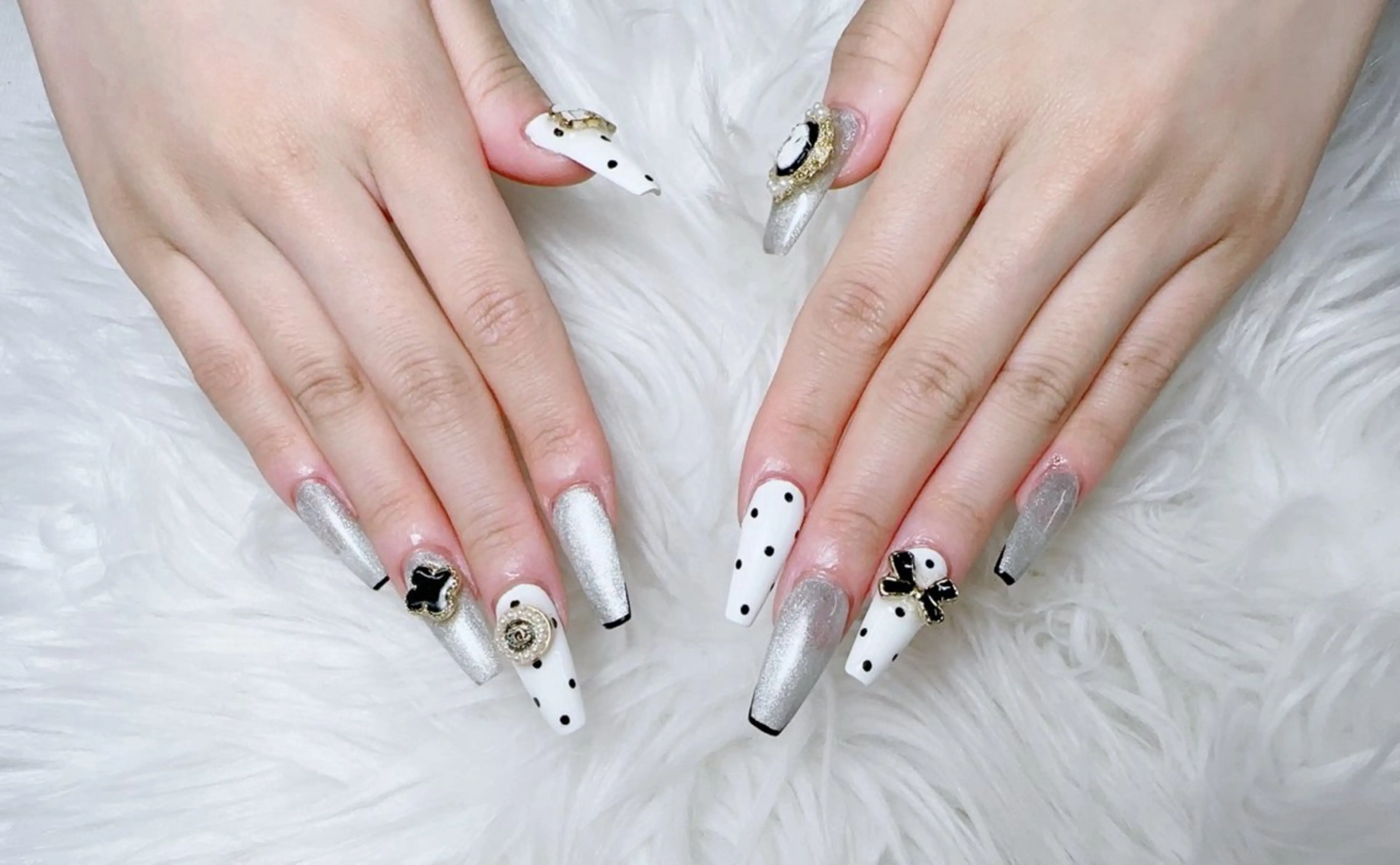 ネイル 長さ出し フレンチネイル ジェルネイル ガラスフレンチ 韓国ネイル ハンドネイル ハンドケア For U nail スカルプ専門店のネイルデザイン