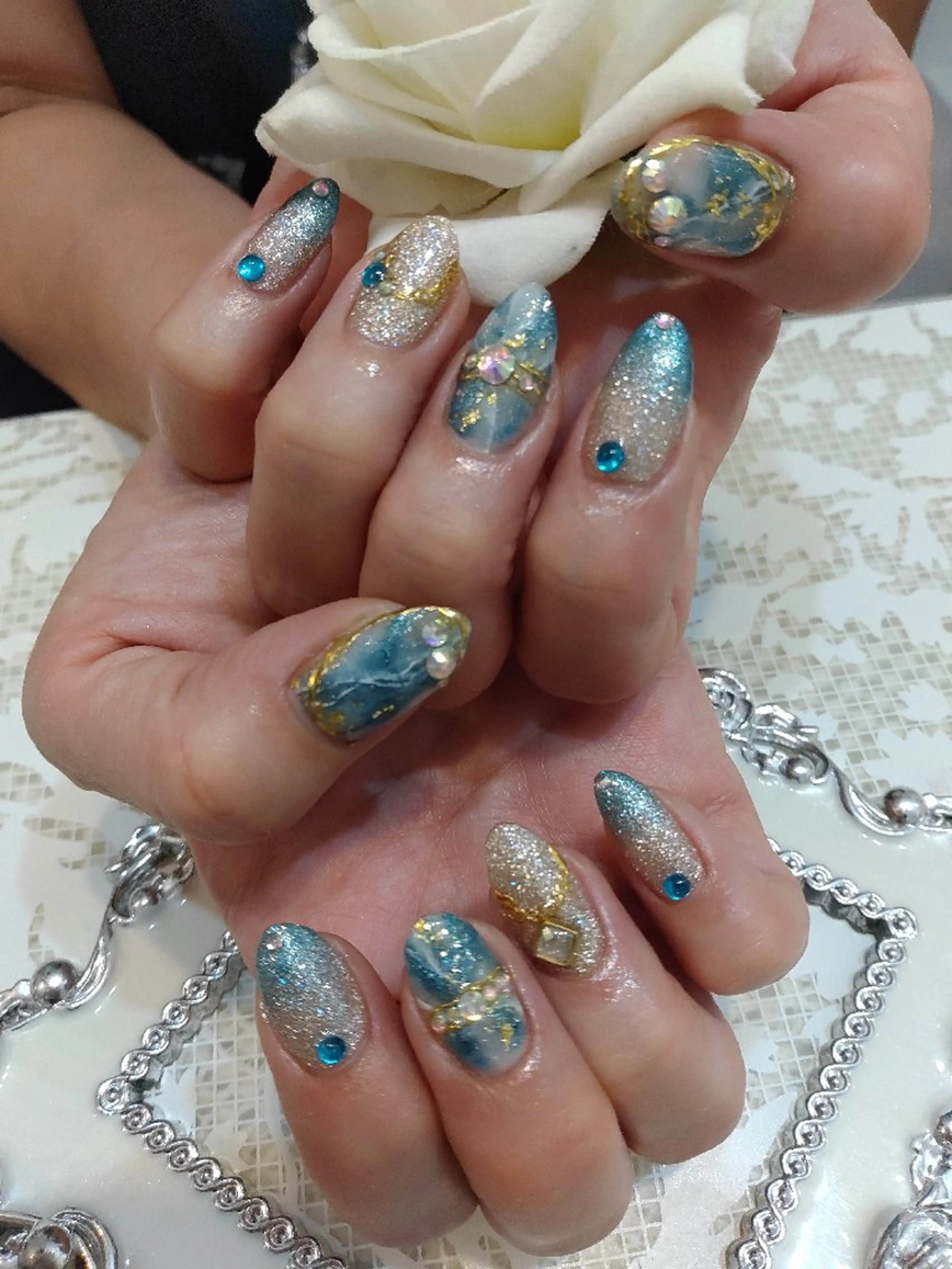 ネイル エステとネイル ローズコンフォートのネイルデザイン