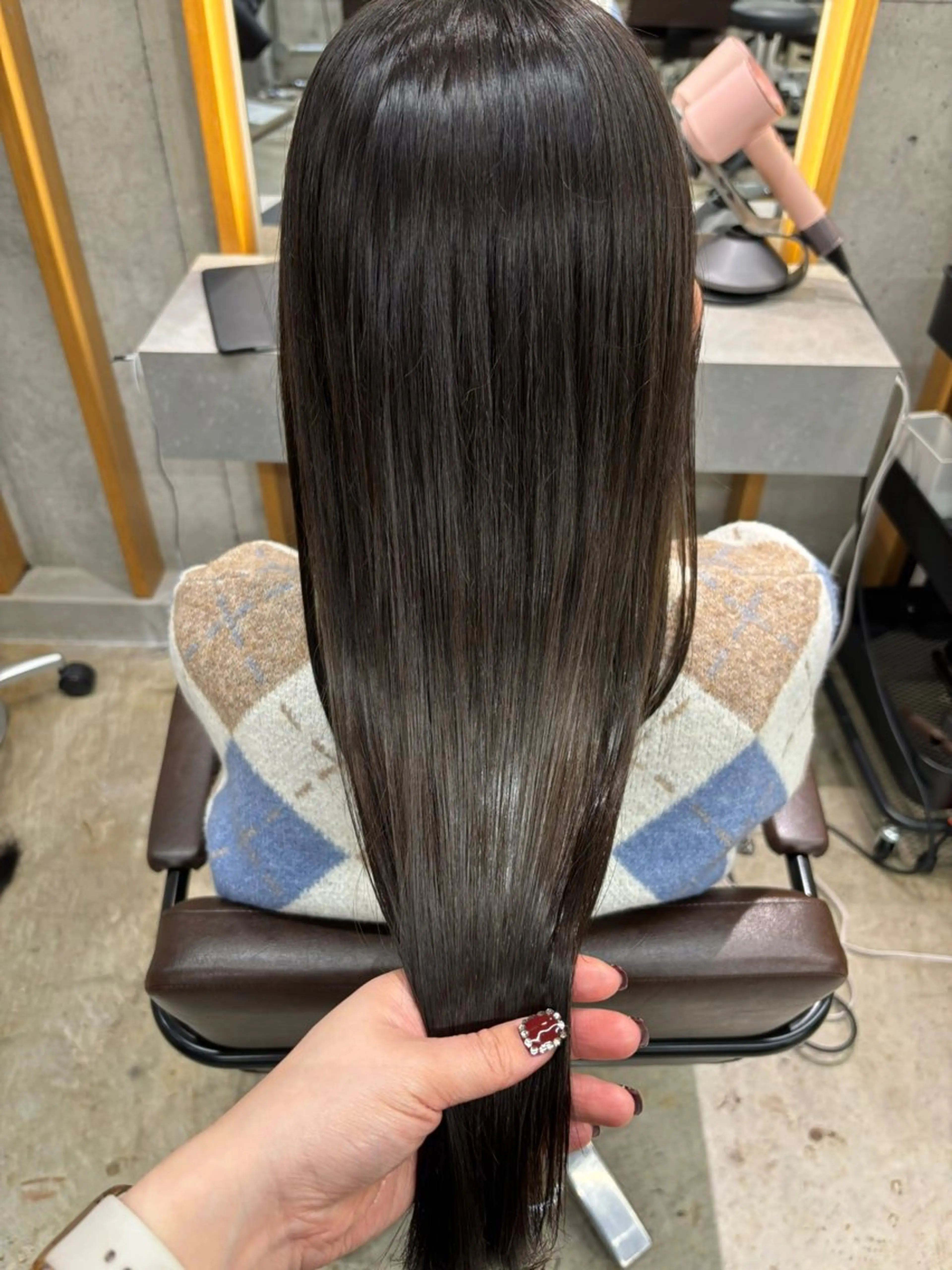 ロング ヘアカラー 飯田 優恵のヘアスタイル
