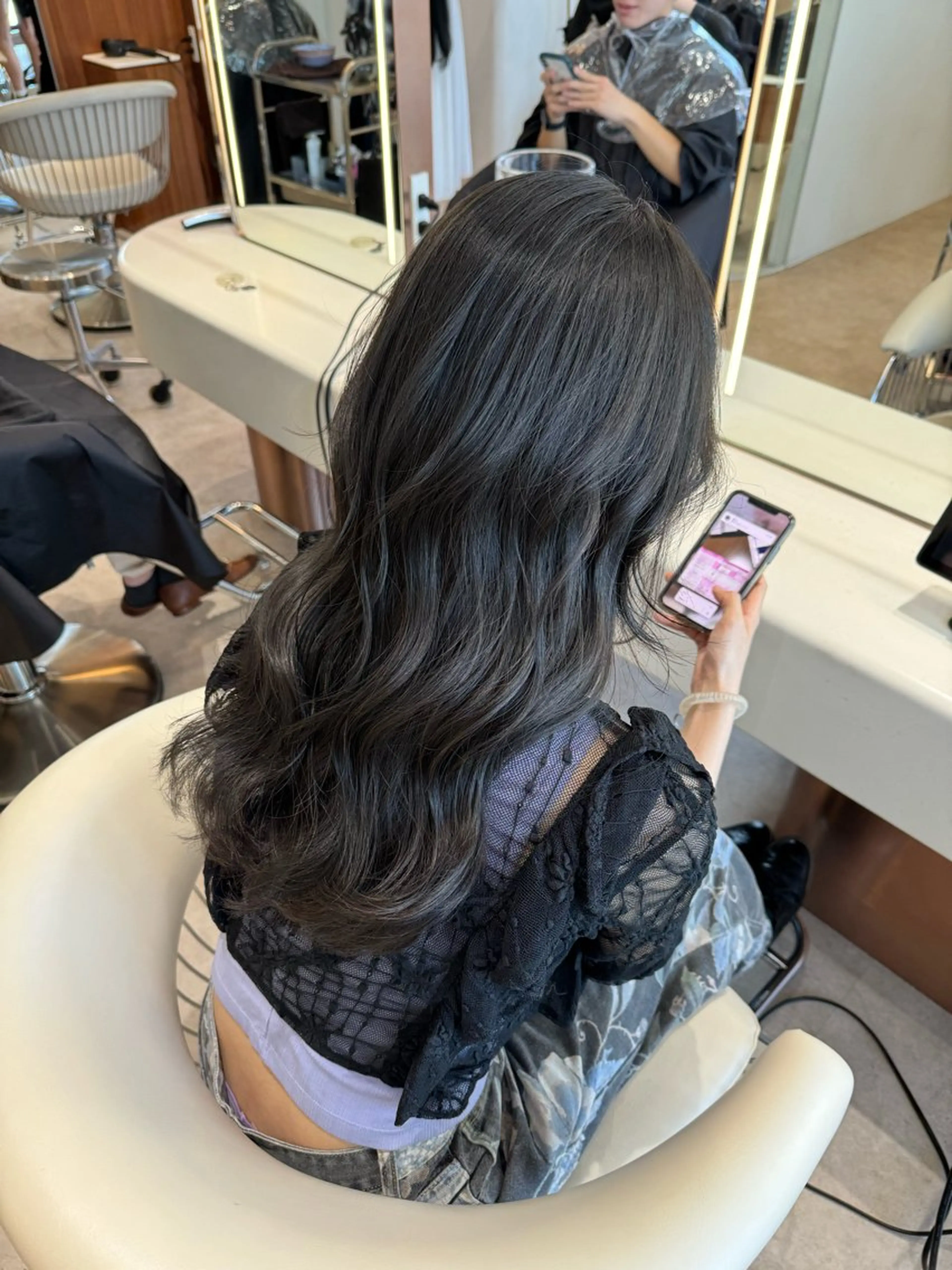 ロング カラー ダークグレー ダークグレージュ グレージュ 髪質改善 韓国風ヘア カット ヘアカラー トリートメント 韓国レイヤー🇰🇷 韓国研修◎渋谷カイトのヘアスタイル
