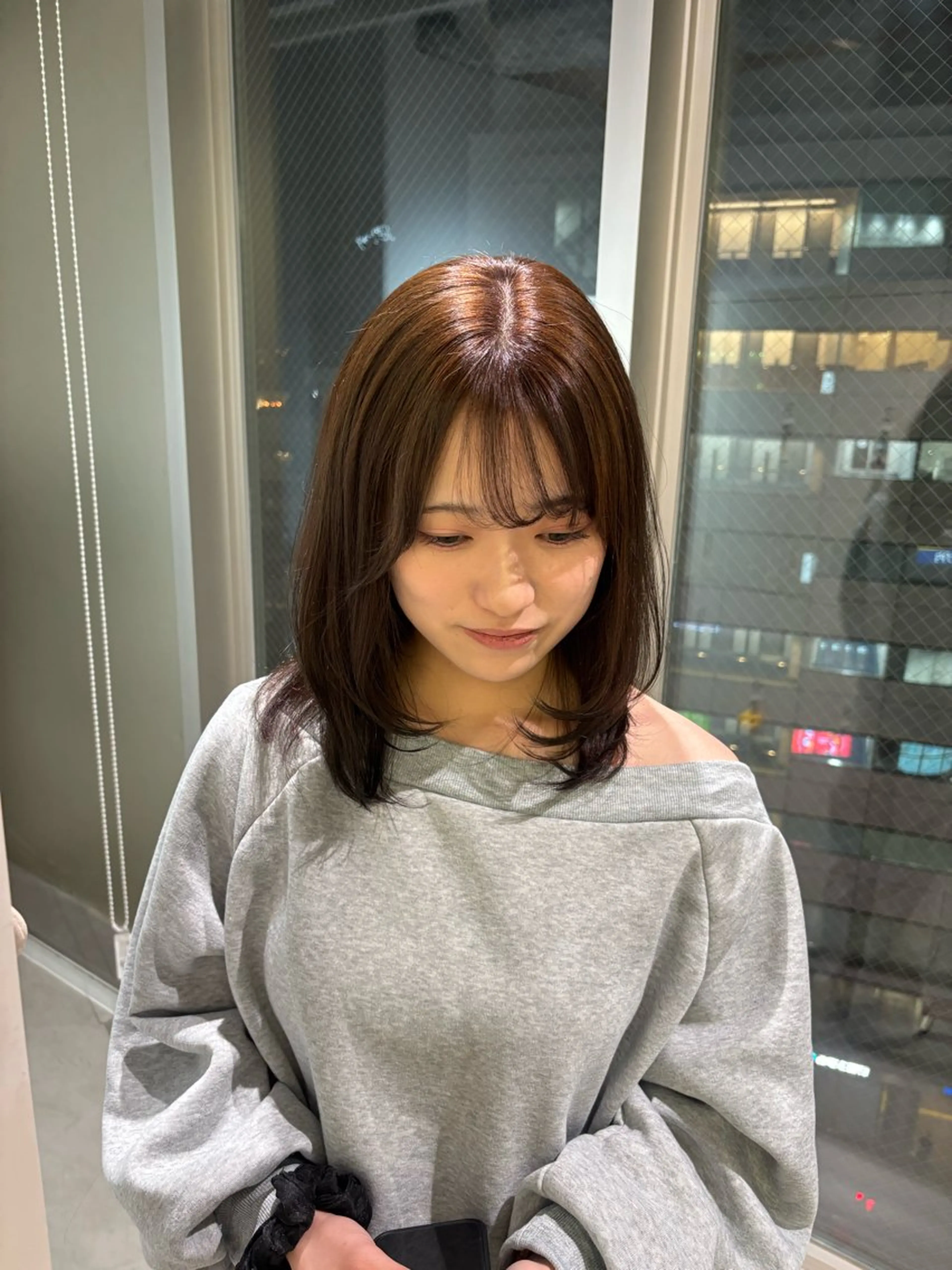 ミディアム カラー EIGHT ／SHU🩶のヘアスタイル