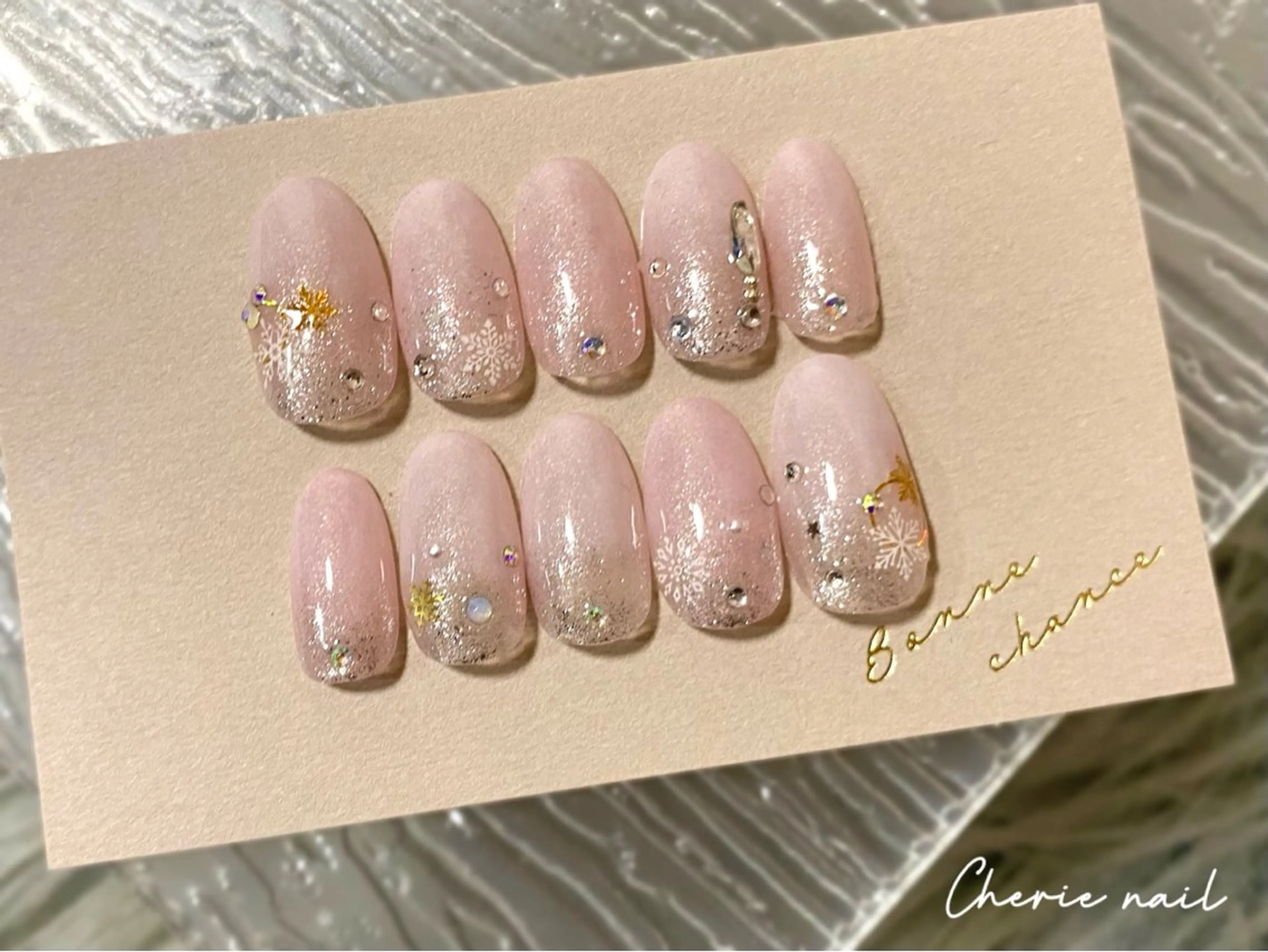 ネイル ジェルネイル ラメ(グリッター) ピンク 冬ネイル ハンドネイル Cherienail yunaのネイルデザイン