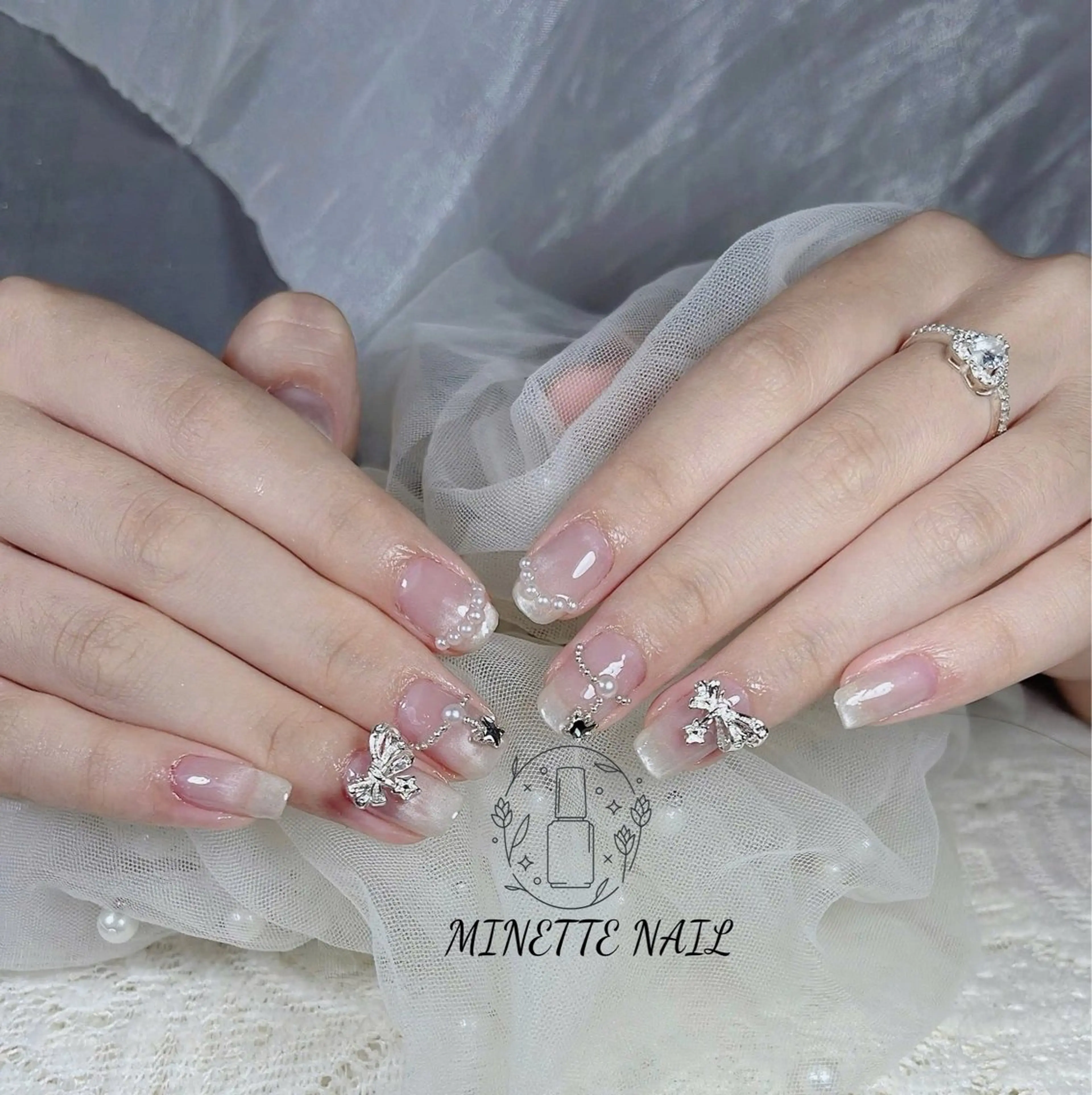 ネイル フレンチネイル ジェルネイル マグネットネイル 持ち込み ニュアンスネイル ハンドネイル Minette Nailのネイルデザイン