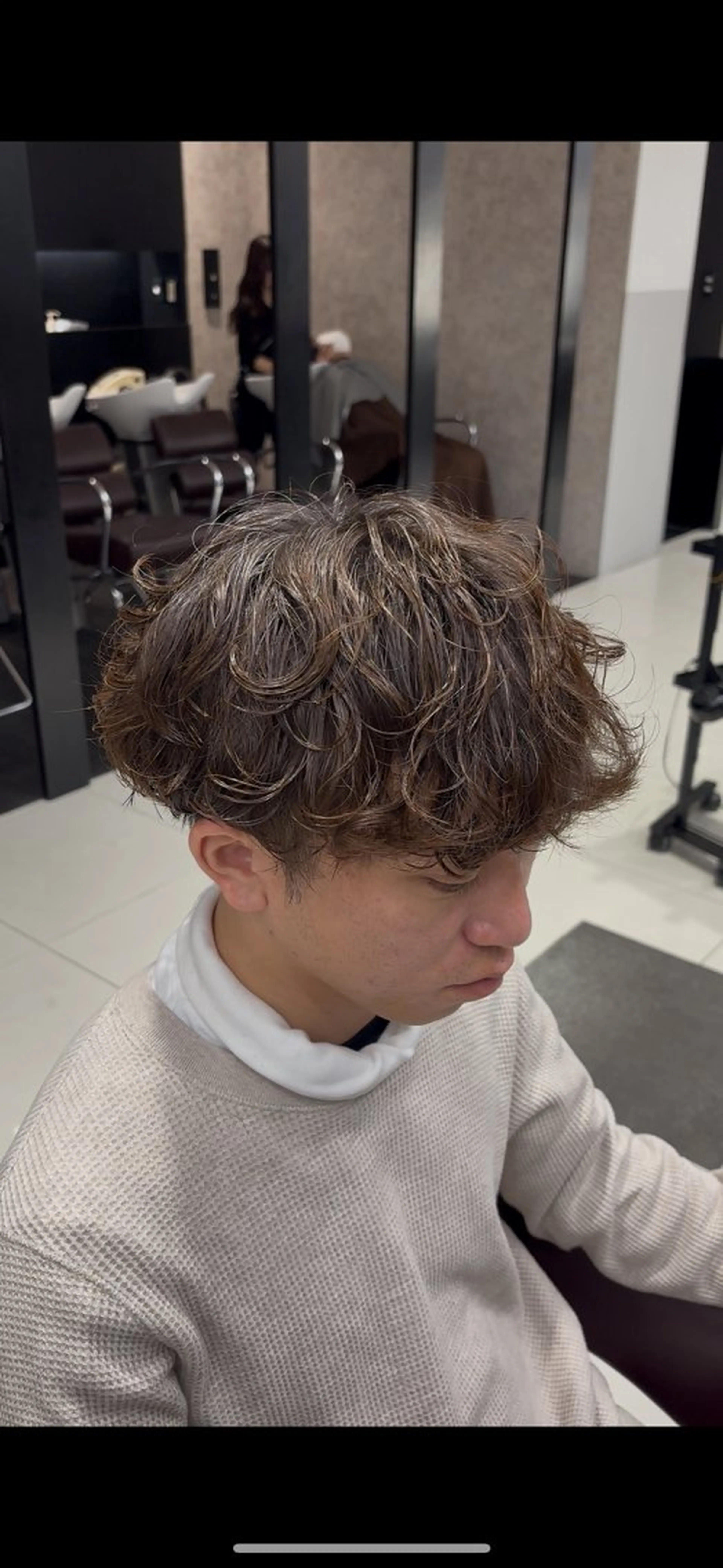 パーマ メンズ センターパート フェザーパーマ マッシュ メンズパーマ スパイキーショート 目崎 丞のヘアスタイル