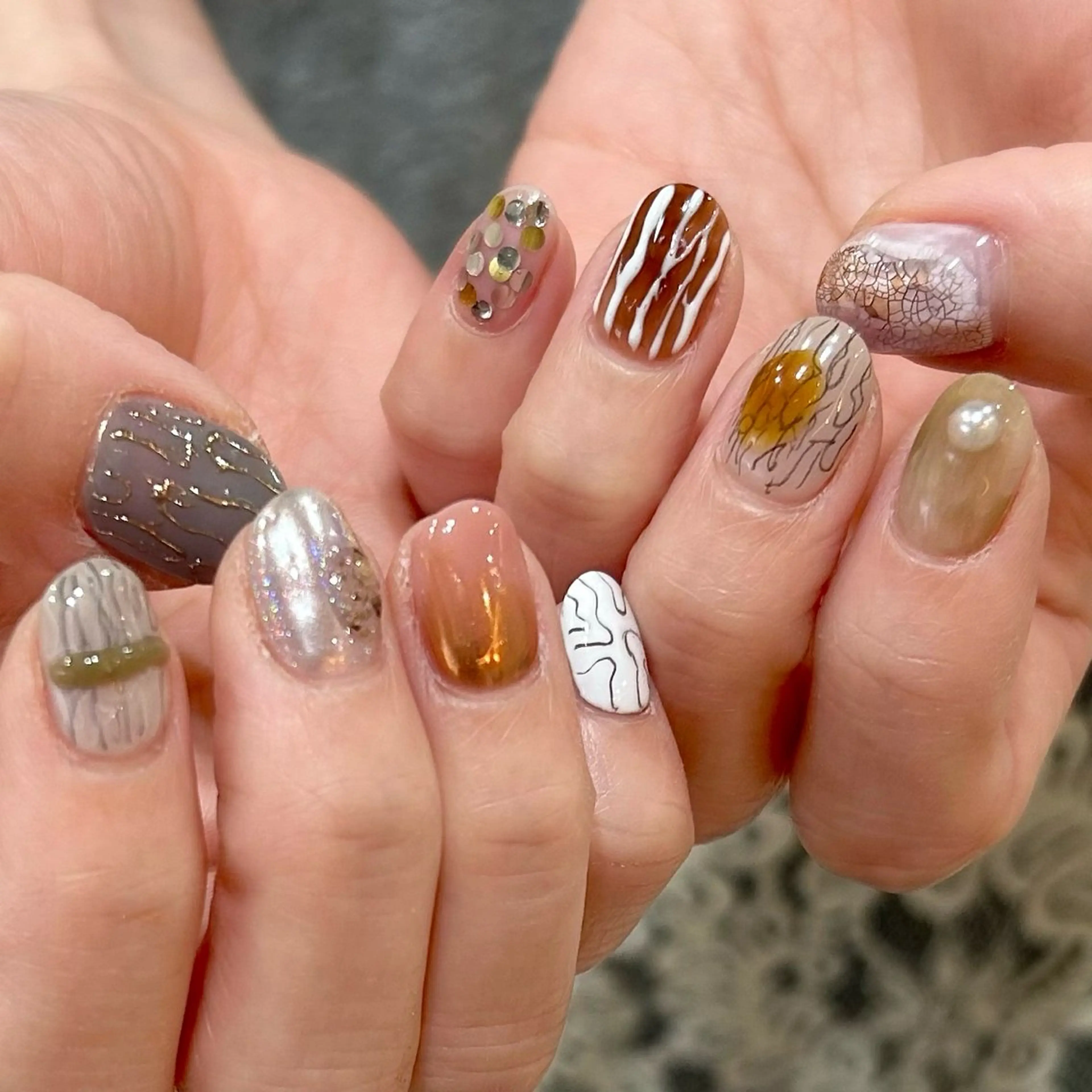 ネイル ジェルネイル ミラーネイル ニュアンスネイル パラジェル ぷっくりネイル ハンドネイル shio ♡ 17.20日空きありのネイルデザイン