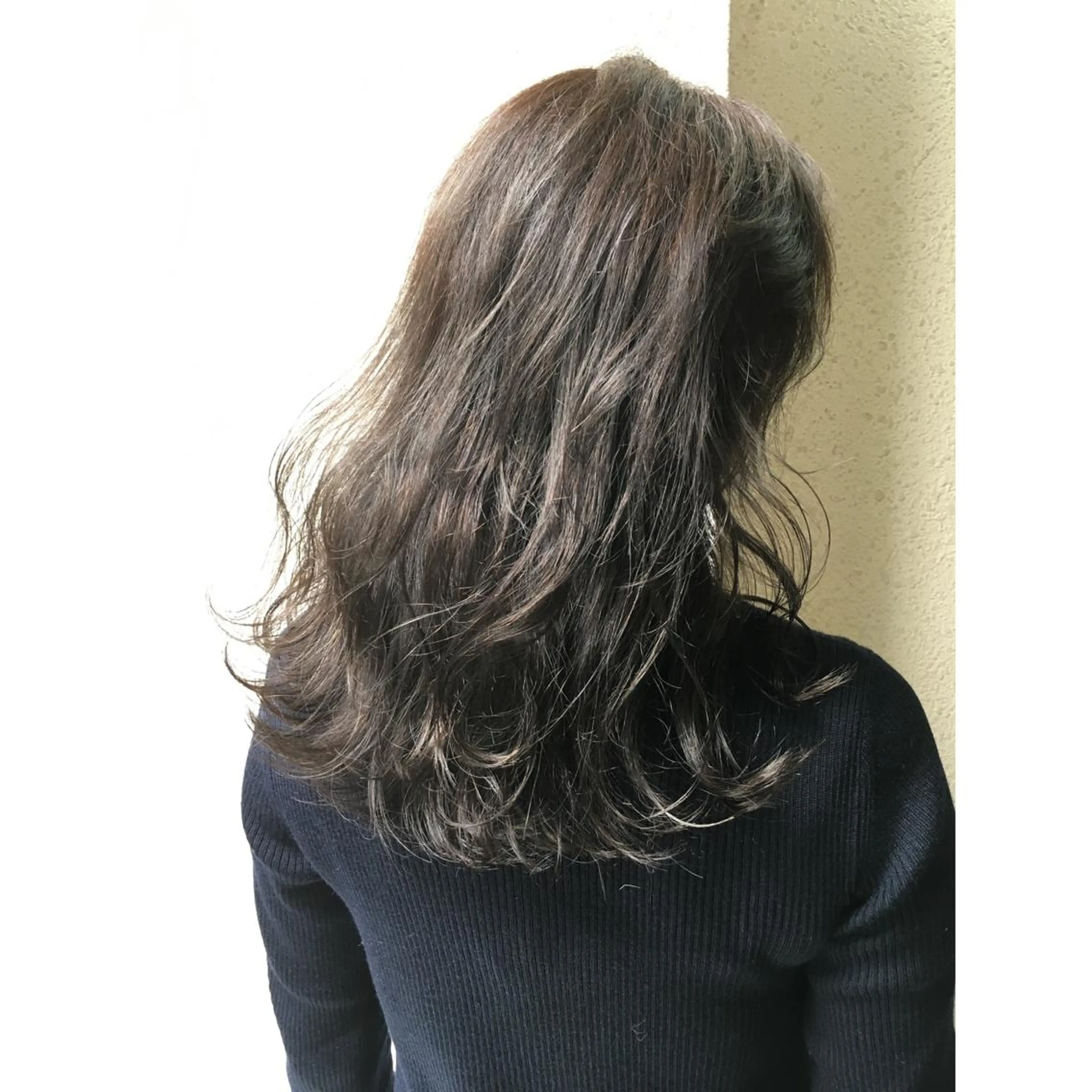 セミロング 艶髪・酸性ストレート フリツのヘアスタイル