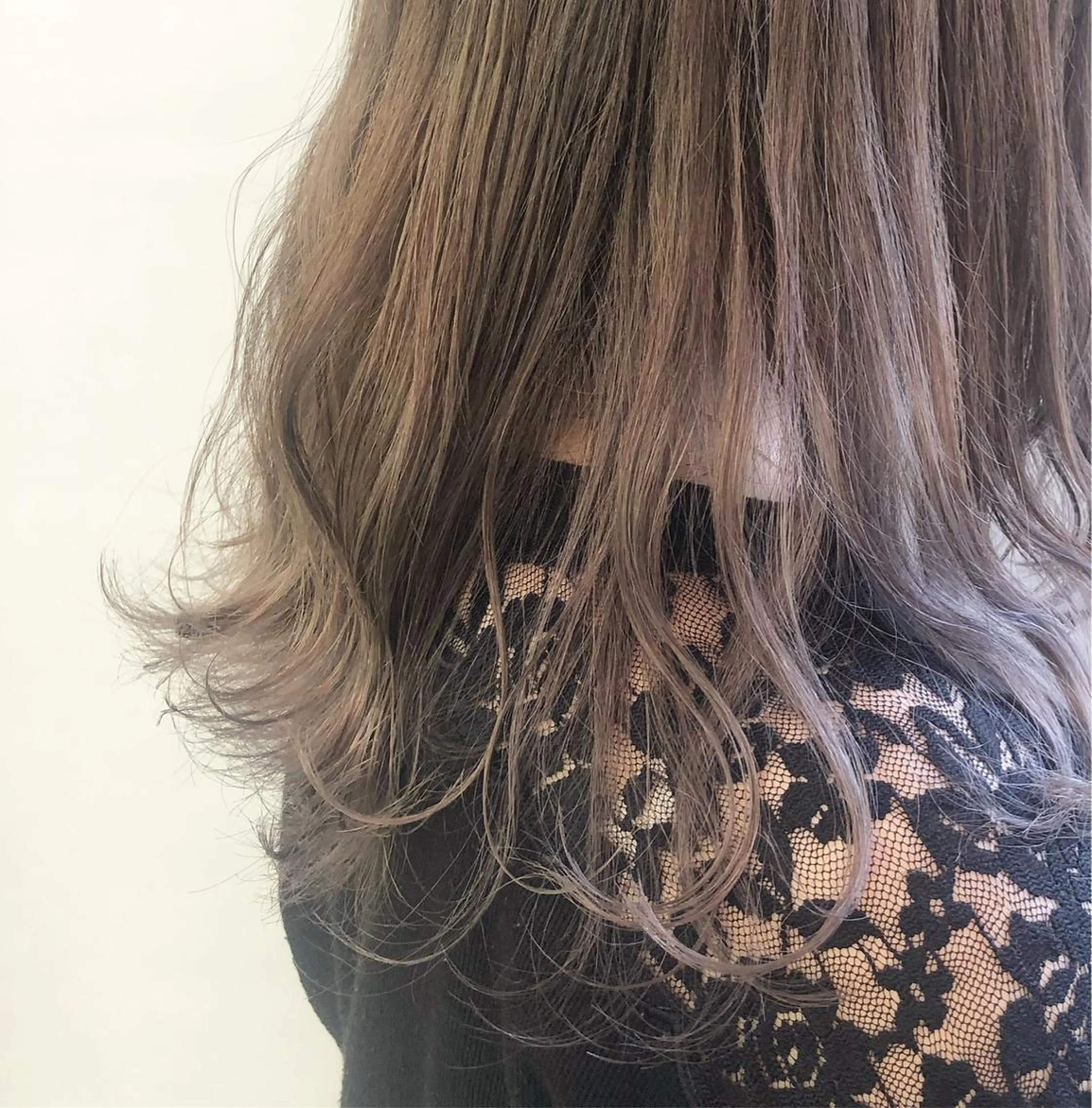 ミディアム カラー ベージュカラー ラベンダーカラー ラベンダーベージュ カット ヘアカラー 齋藤 咲のヘアスタイル