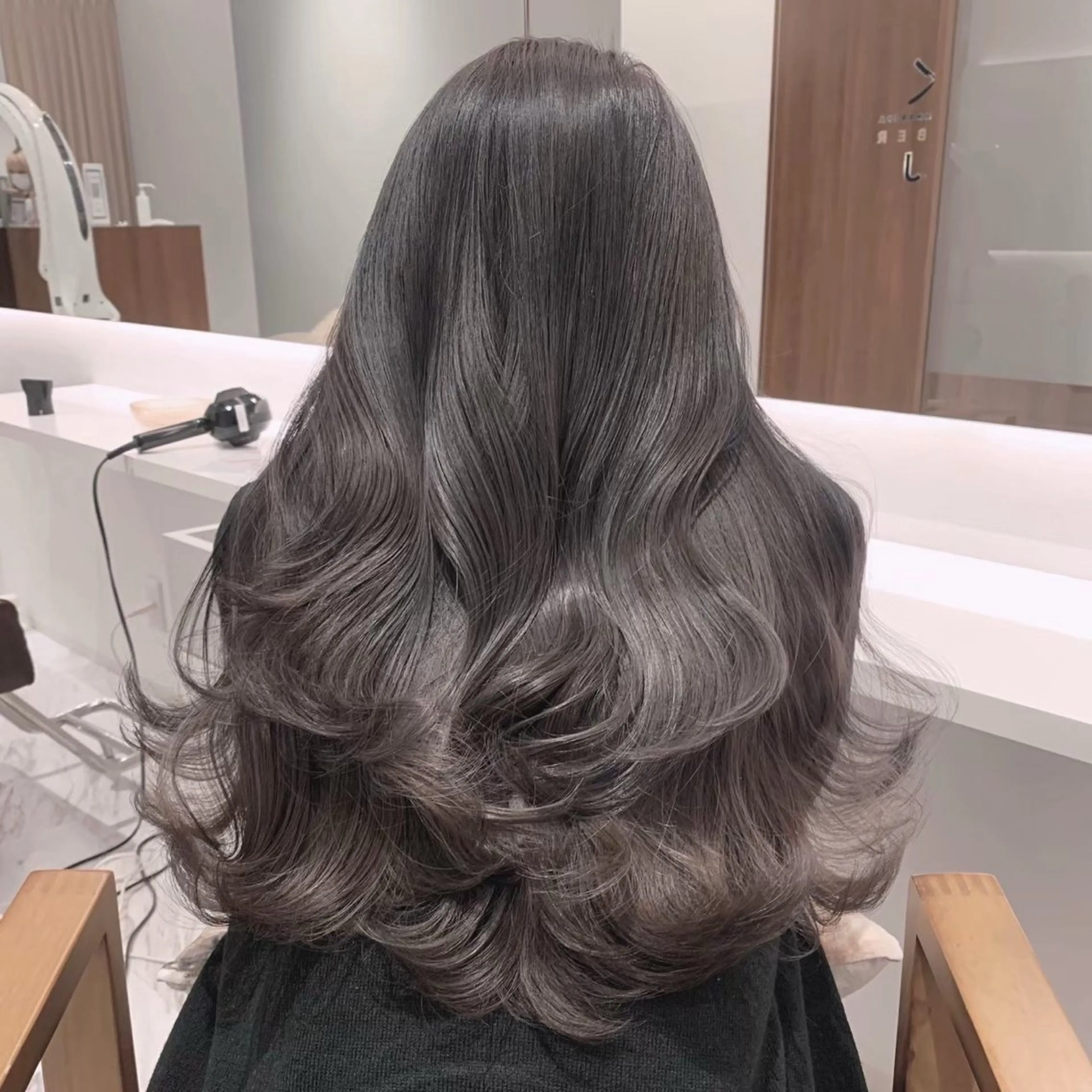 ロング ヘアカラー 山口 來桃のヘアスタイル