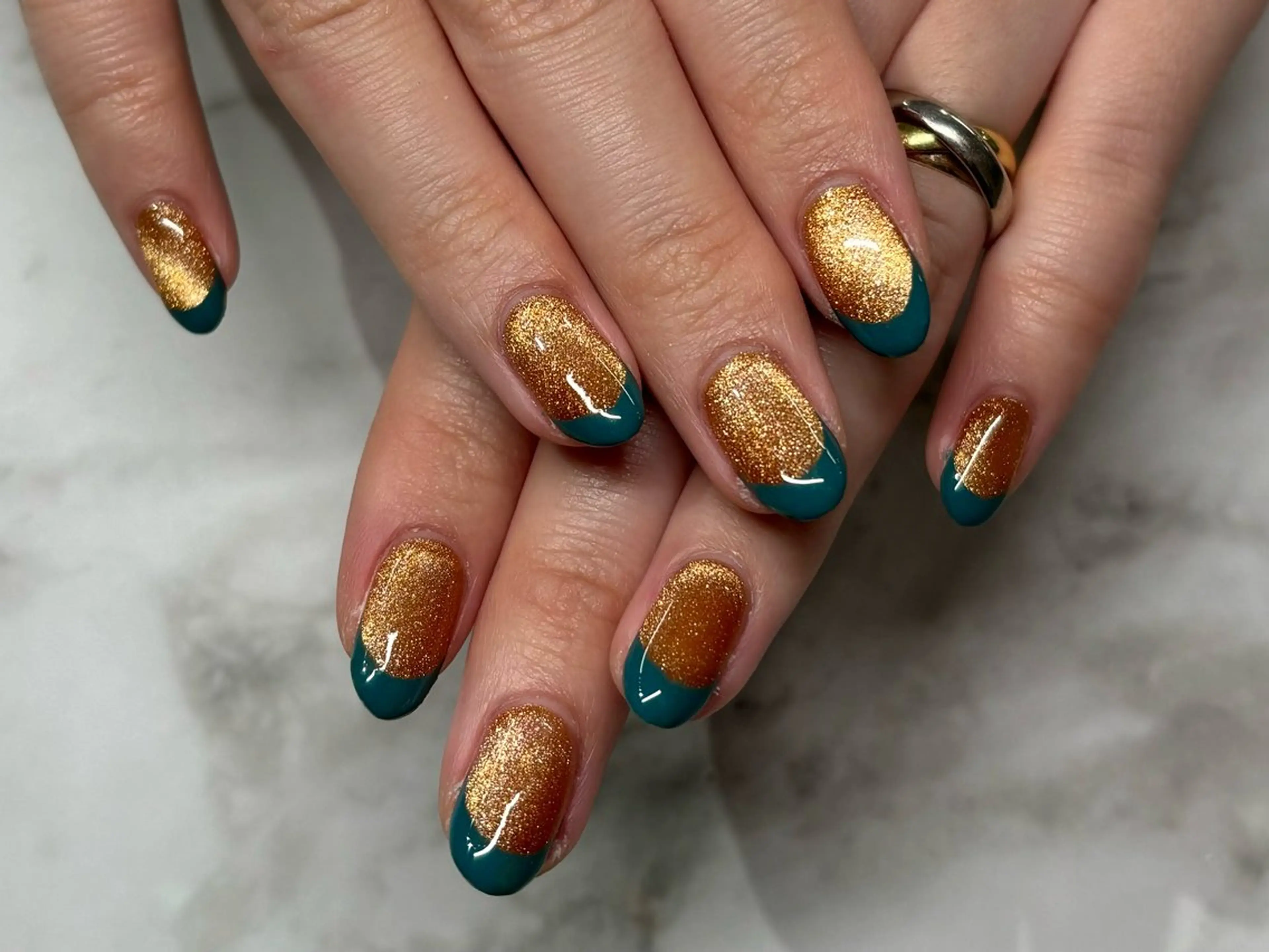 ネイル フレンチネイル グリーン キラキラネイル マグネットネイル オレンジ ハンドネイル Lani🌈Nail Konatsuのネイルデザイン