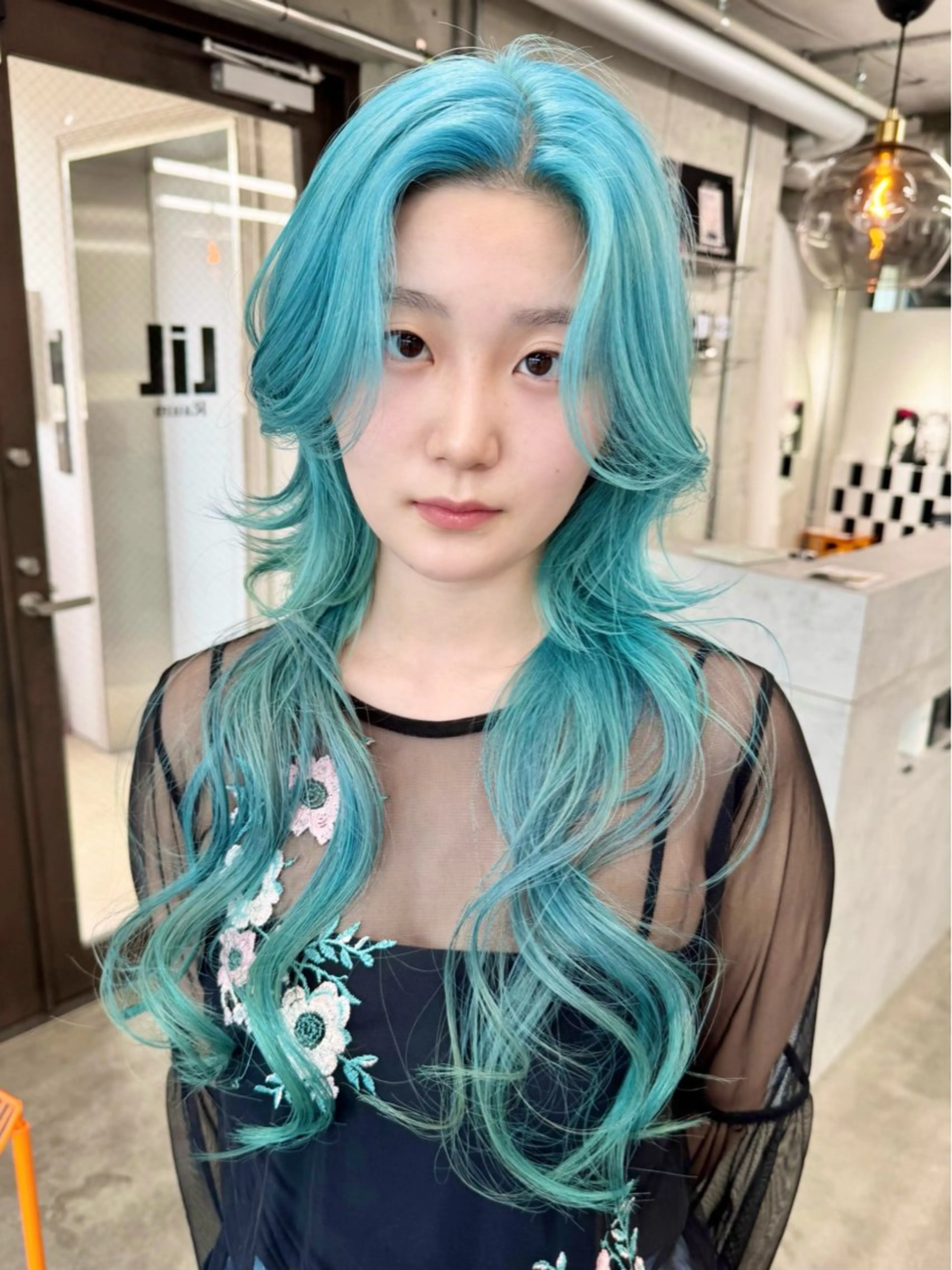 カラー 漆畑 莉奈のヘアスタイル