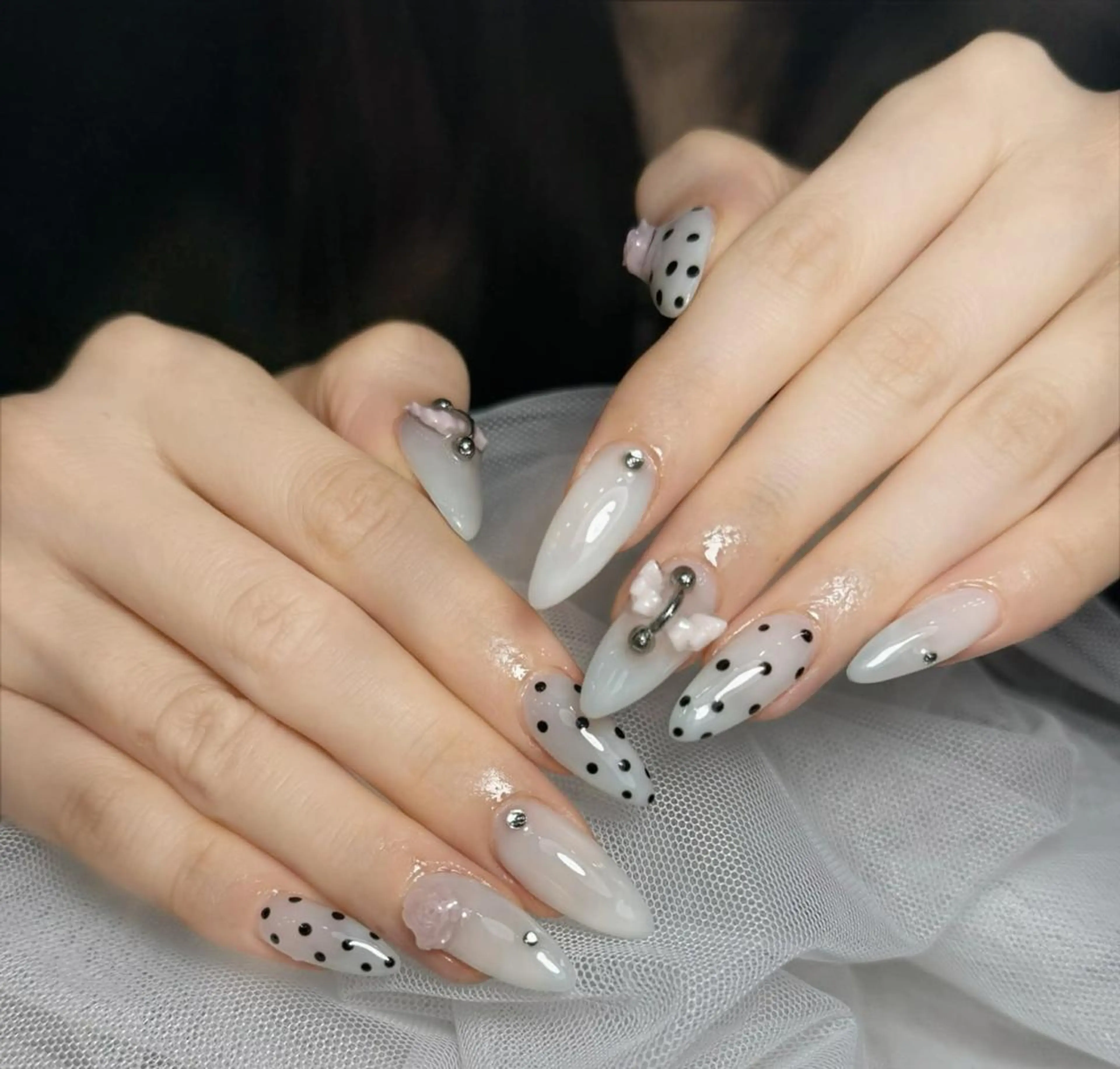 ロング カラー ベージュカラー グラデーションカラー ピンクカラー 韓国風ヘア ハンドネイル Bling Salonのネイルデザイン