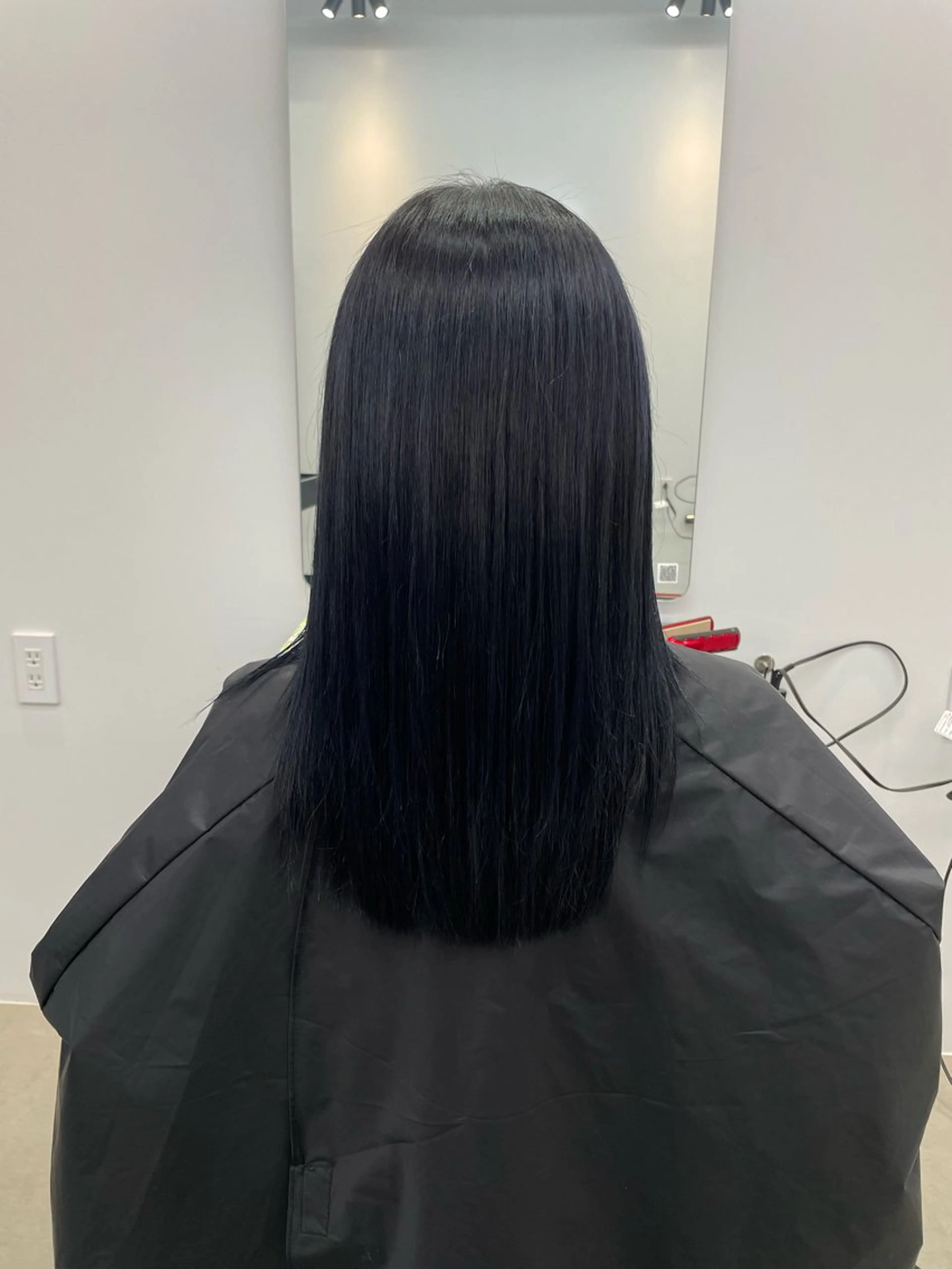 ロング カラー 黒髪 ブルーカラー ブルーブラック 透明感カラー 昼田 陸のヘアスタイル