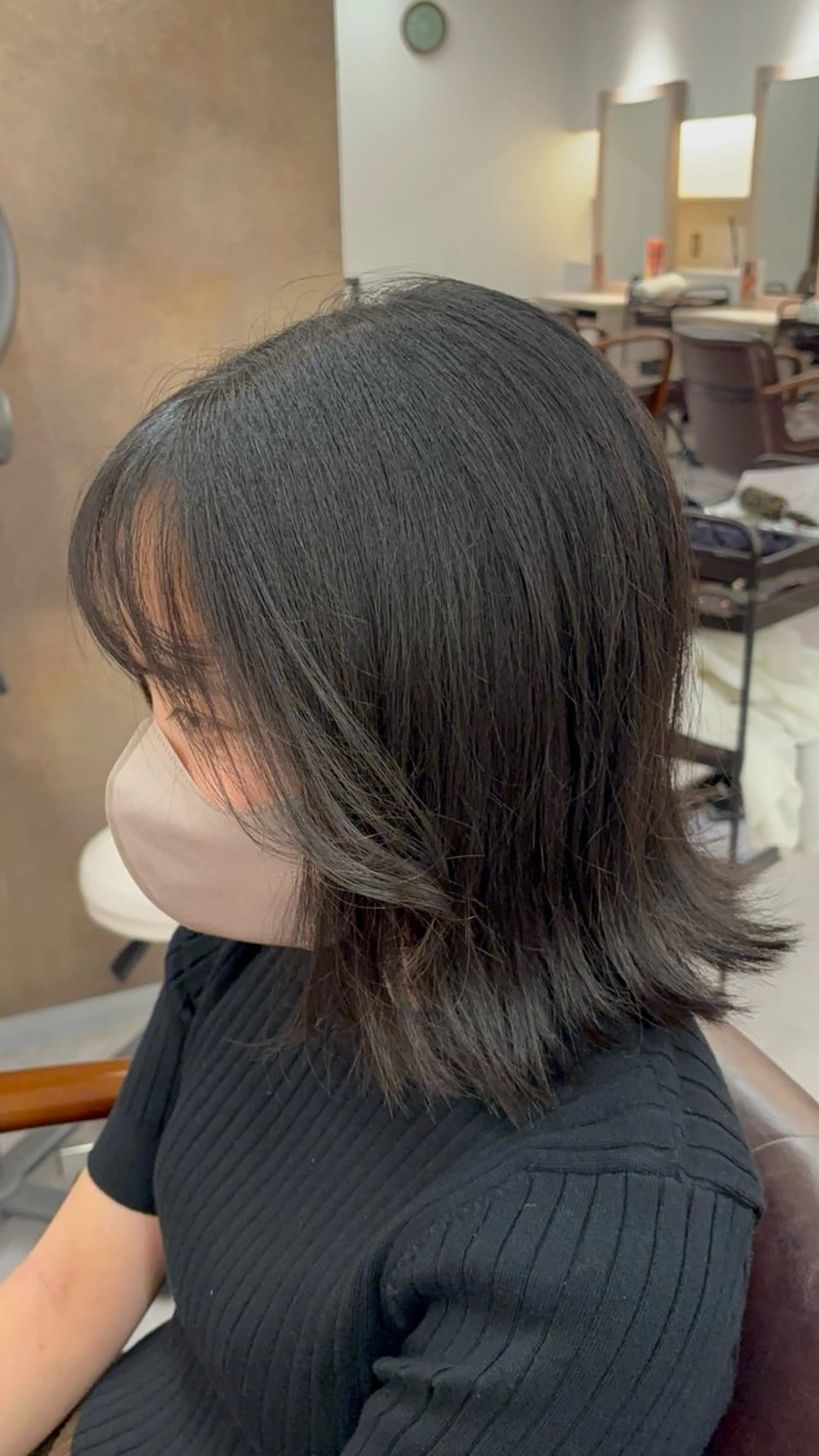 ミディアム 岩本 遥加のヘアスタイル