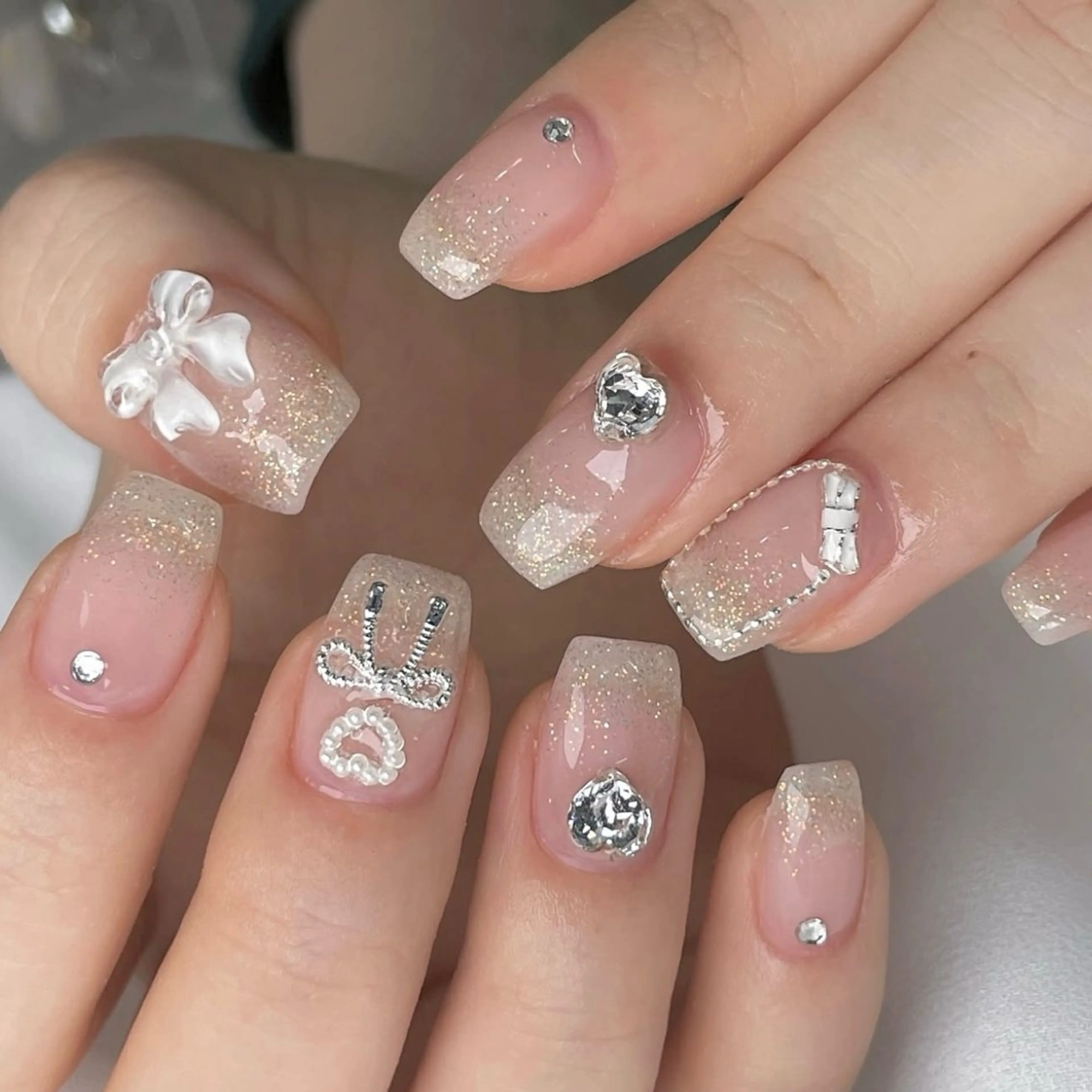 ネイル キラキラネイル 韓国ネイル 水色 マグネットネイル ミラーネイル ハンドネイル Akina Nailのネイルデザイン