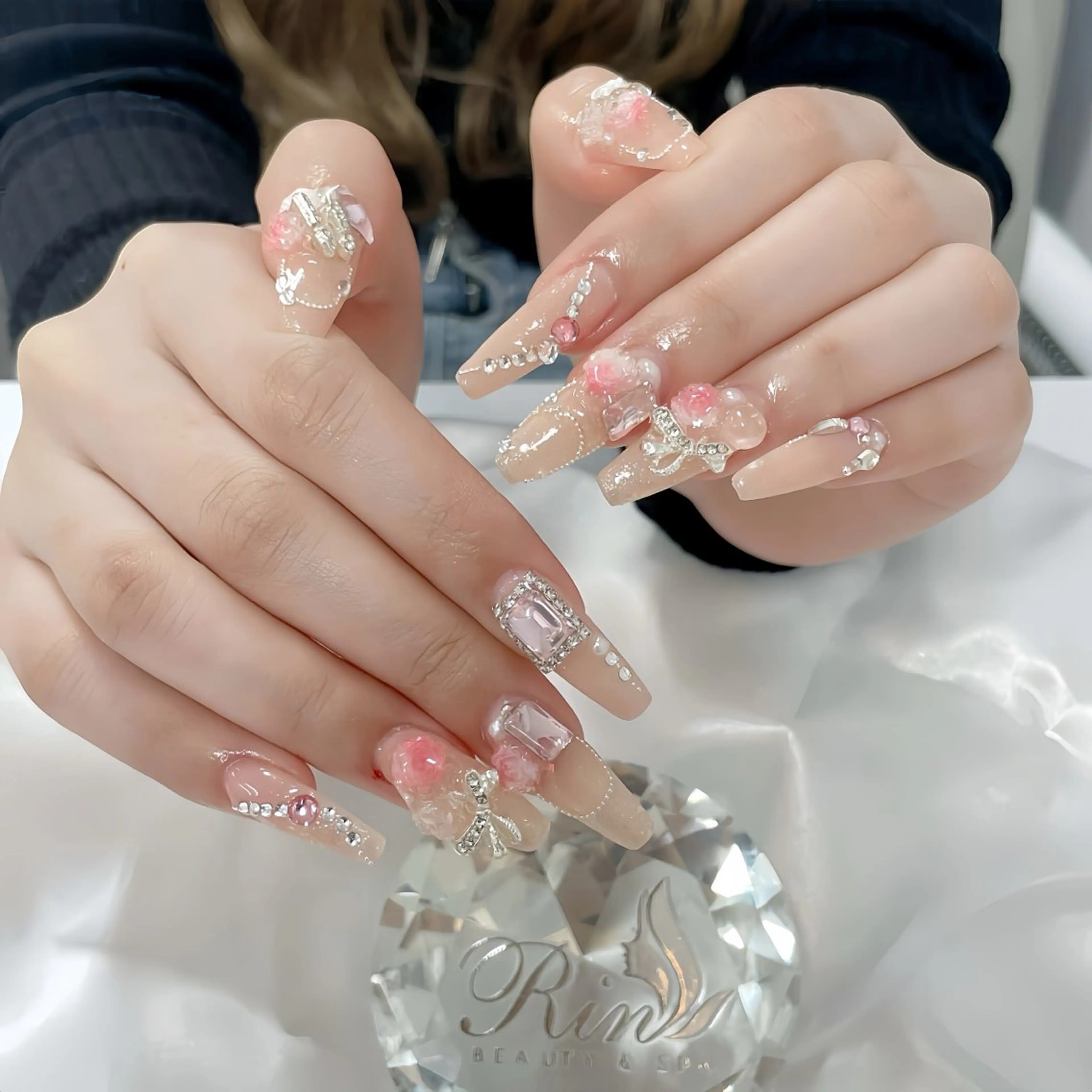 ネイル アートネイル チークネイル ジェルネイル ロングネイル マグネットネイル ハンドネイル Rin Nail 新大久保店のネイルデザイン