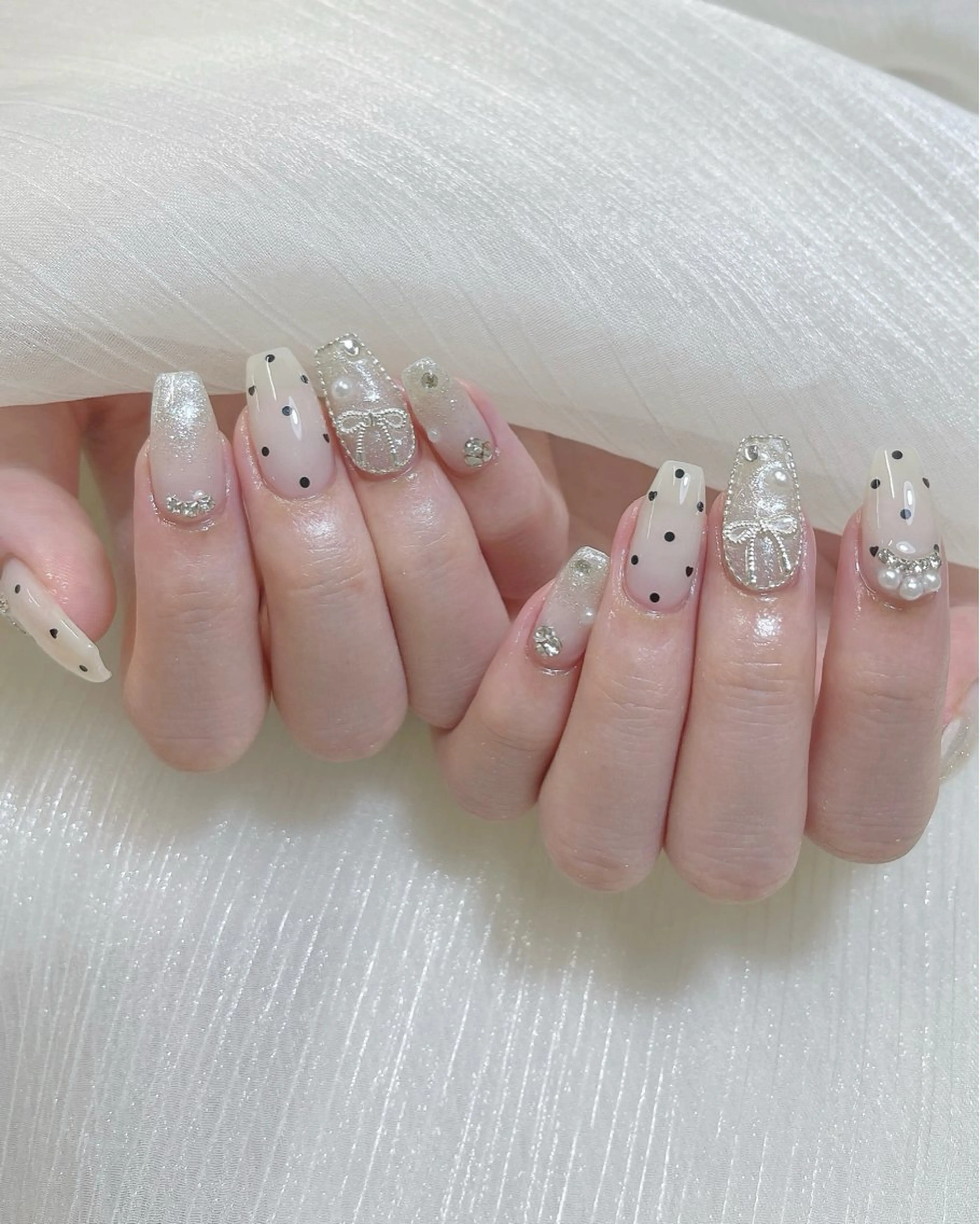 ネイル チークネイル ドット フレンチネイル キラキラネイル 韓国ネイル ハンドネイル Speraネイル 大宮店🎀のネイルデザイン