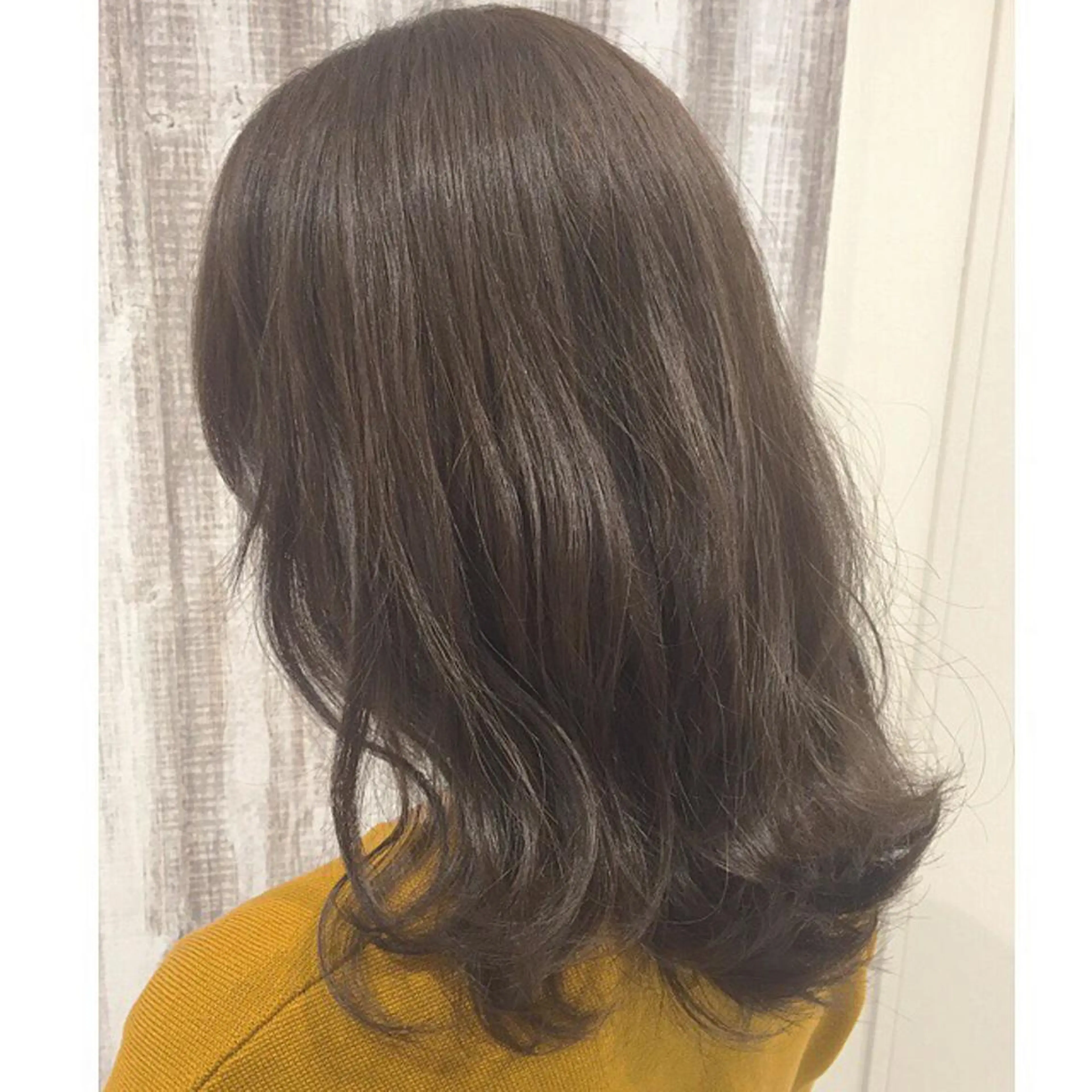 セミロング カラー 透明感♡︎♡︎ 佐々木早苗のヘアスタイル