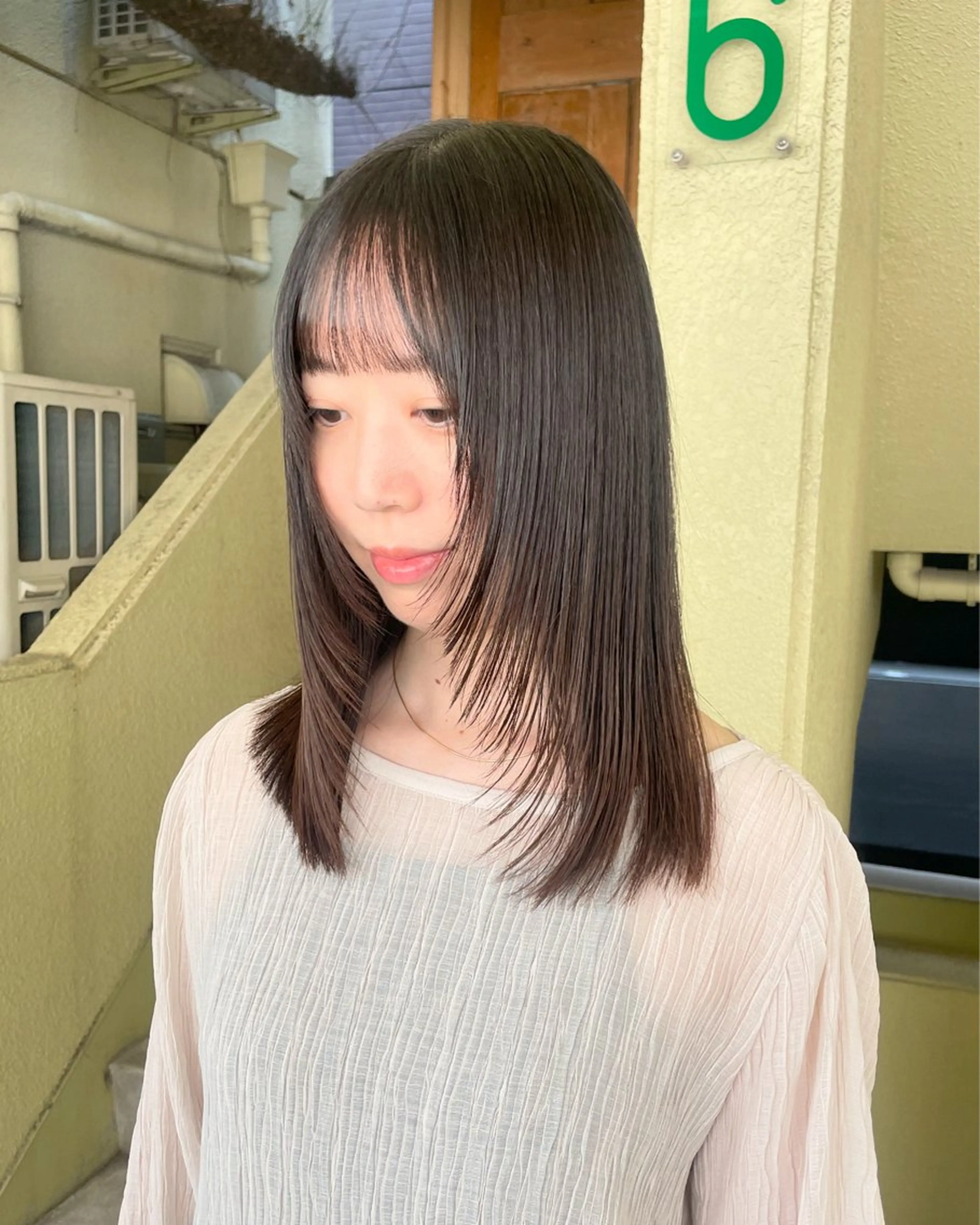 セミロング 顔まわりレイヤー レイヤーカット LOREN/ miuのヘアスタイル