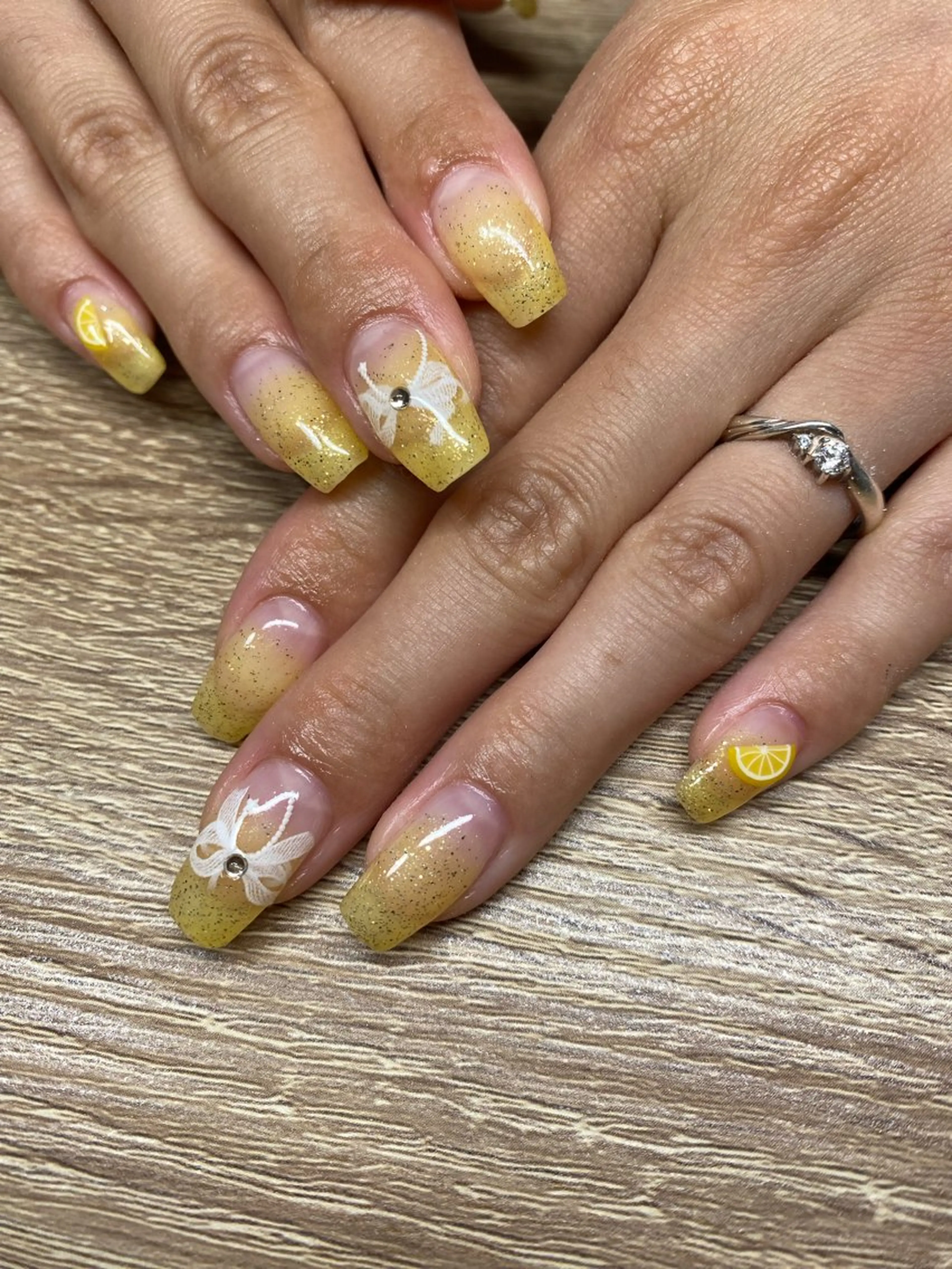 ネイル グラデーション ラメ(グリッター) ラメグラデーション 小林 優花のネイルデザイン