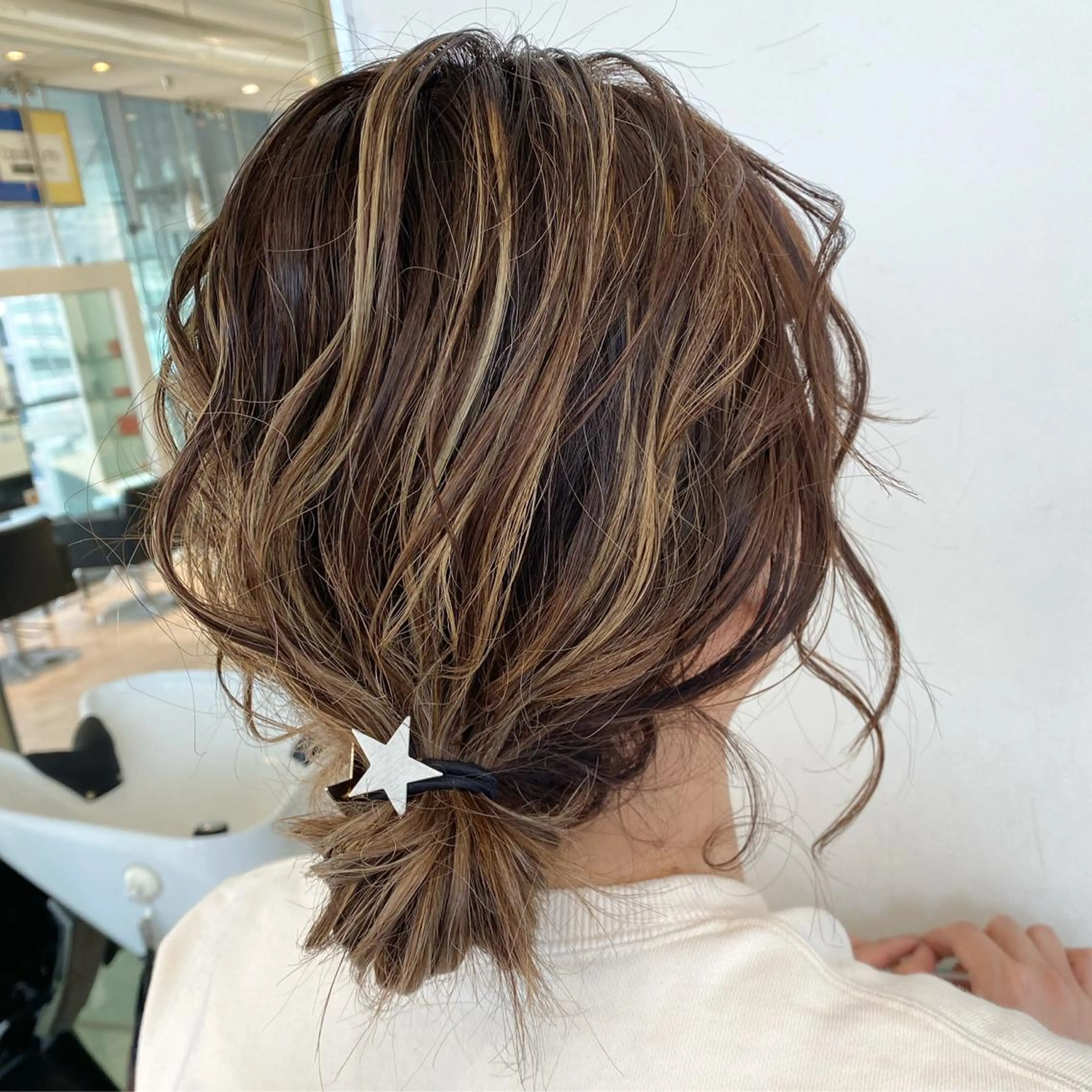 カラー ヘアアレンジ バレイヤージュ SHOTA 大人ショートのヘアスタイル