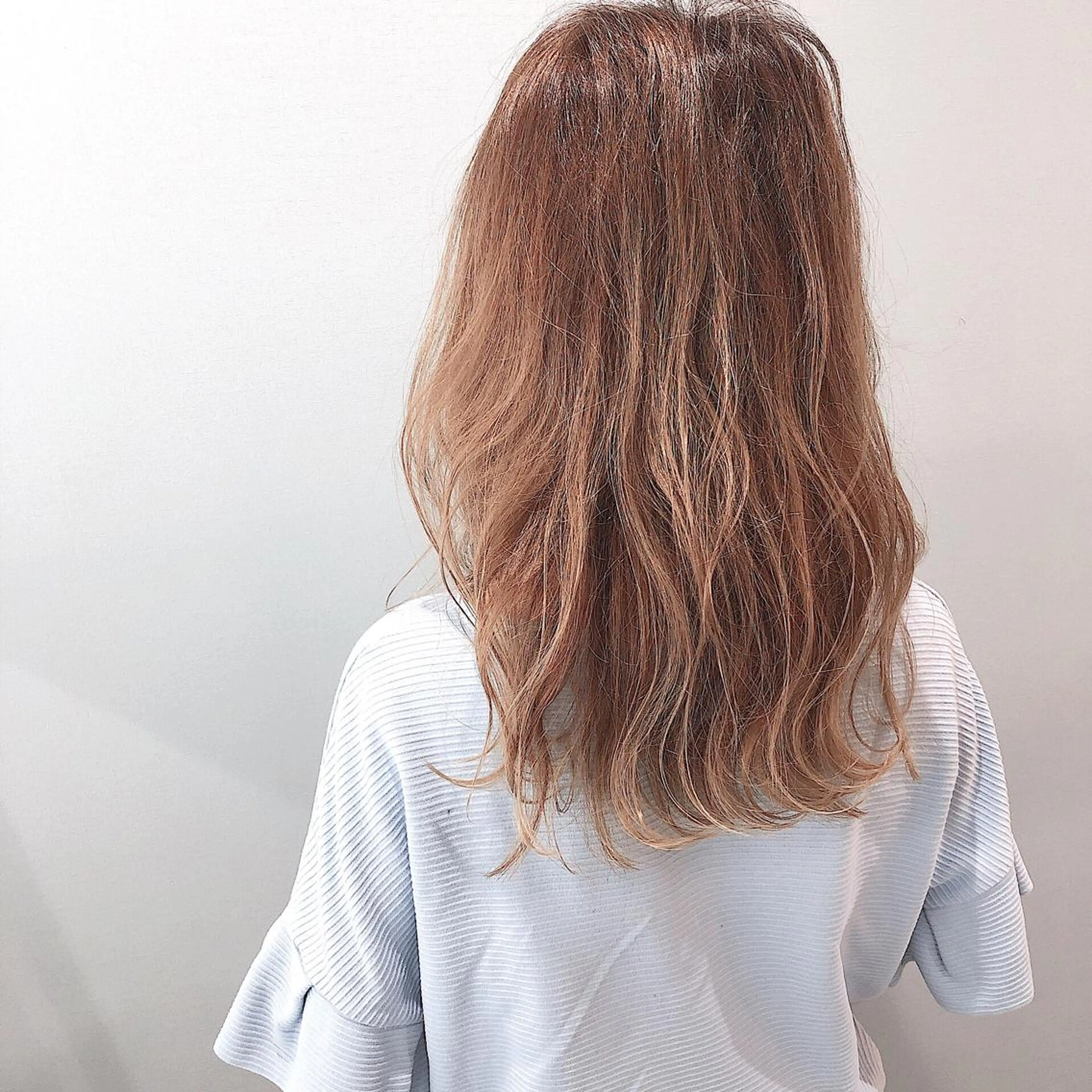 ミディアム カラー ベージュカラー ハイトーンカラー ハイトーンベージュ 美髪専門サロン kazuのヘアスタイル