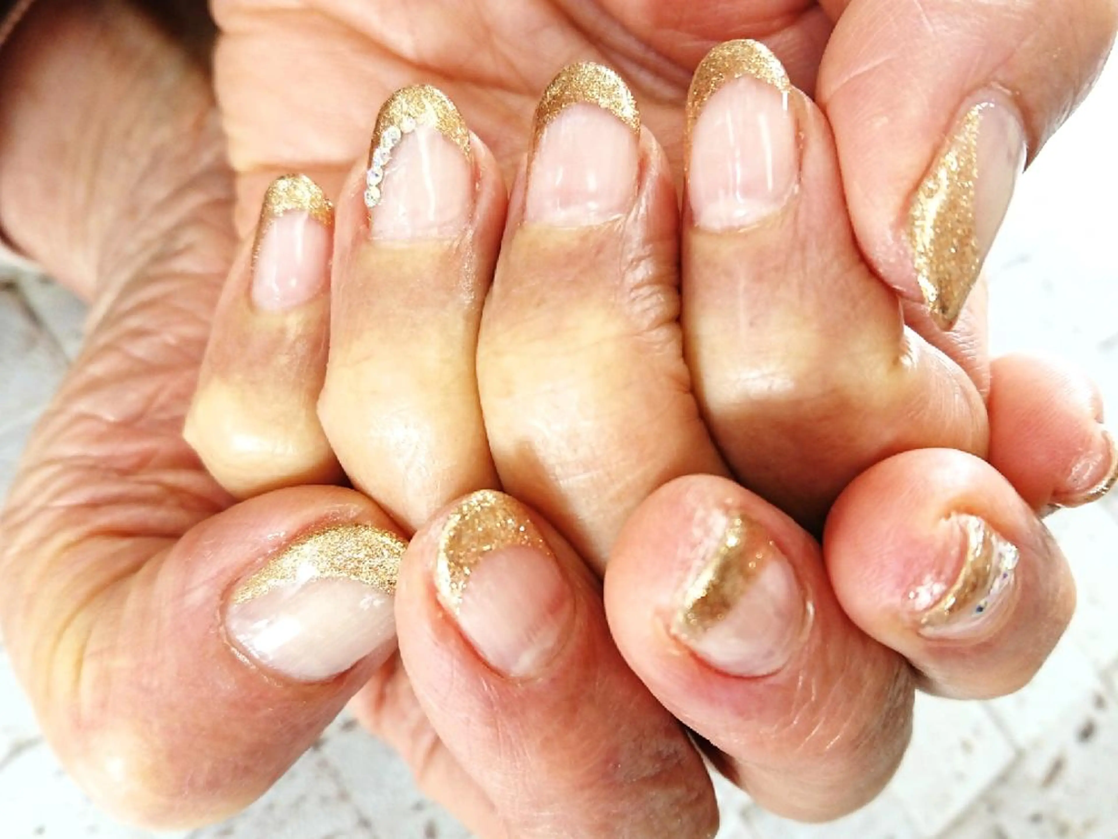 ネイル フレンチネイル ゴールド 林 珠里のネイルデザイン