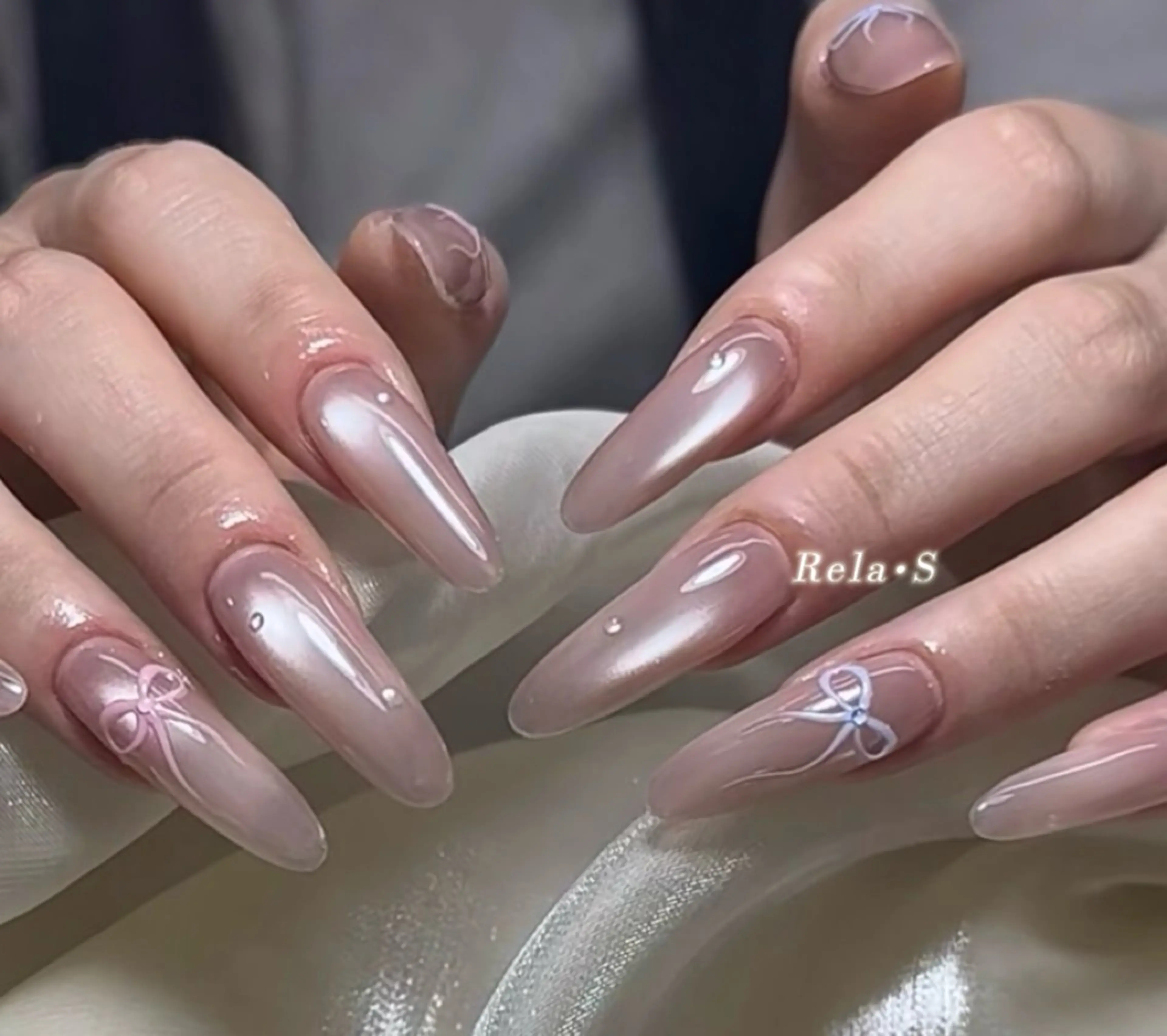 ネイル オーロラネイル 長さ出し フレンチネイル ジェルネイル ガラスフレンチ ハンドネイル Rela・S NAILのネイルデザイン