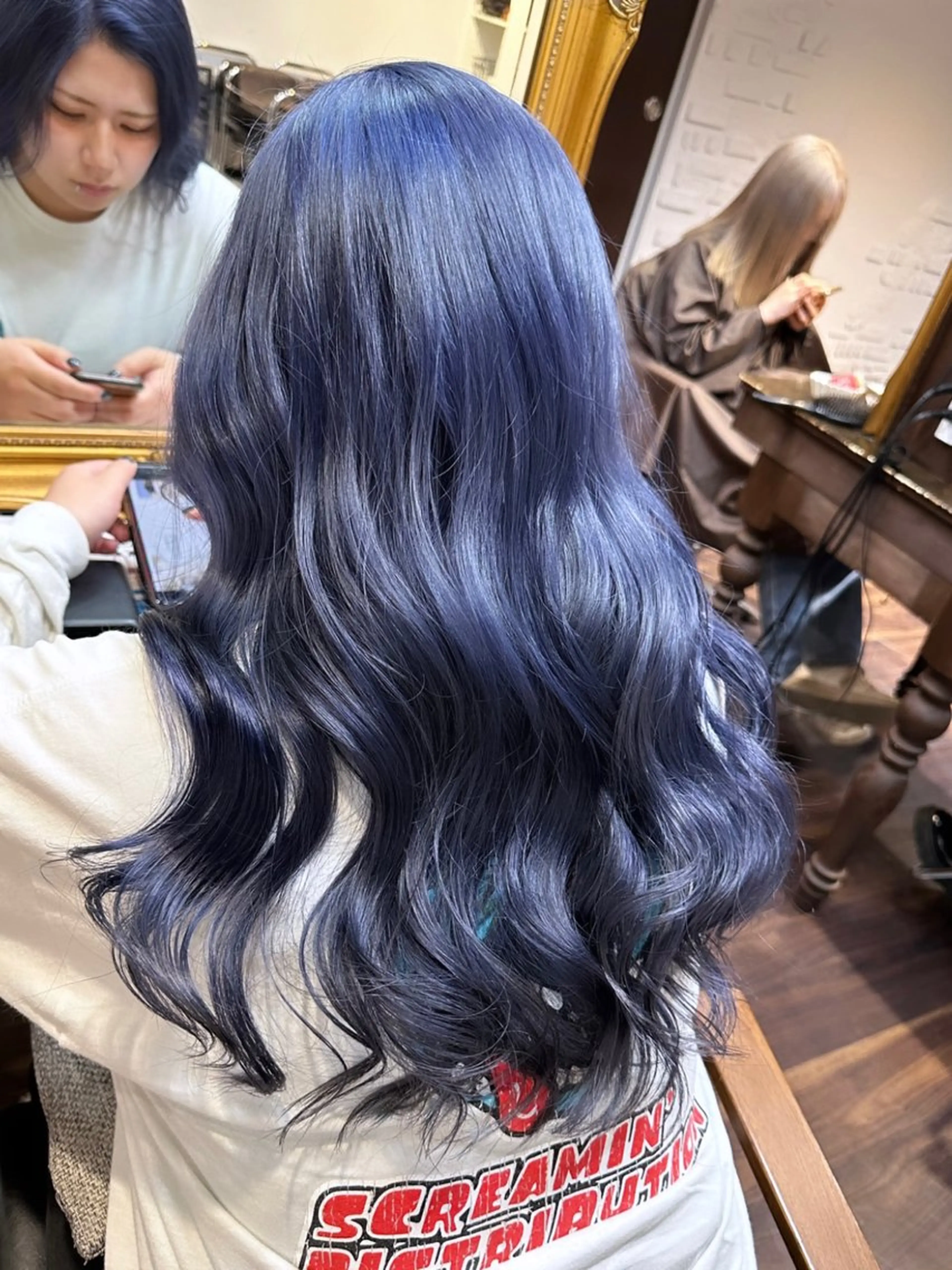 ロング カラー ヘアアレンジ ベージュカラー ブリーチ イヤリングカラー ハイトーンカラー ミルクティーベージュ カット ヘアカラー トリートメント 髪質改善/レイヤー 縮毛矯正/ケラチン耀のヘアスタイル