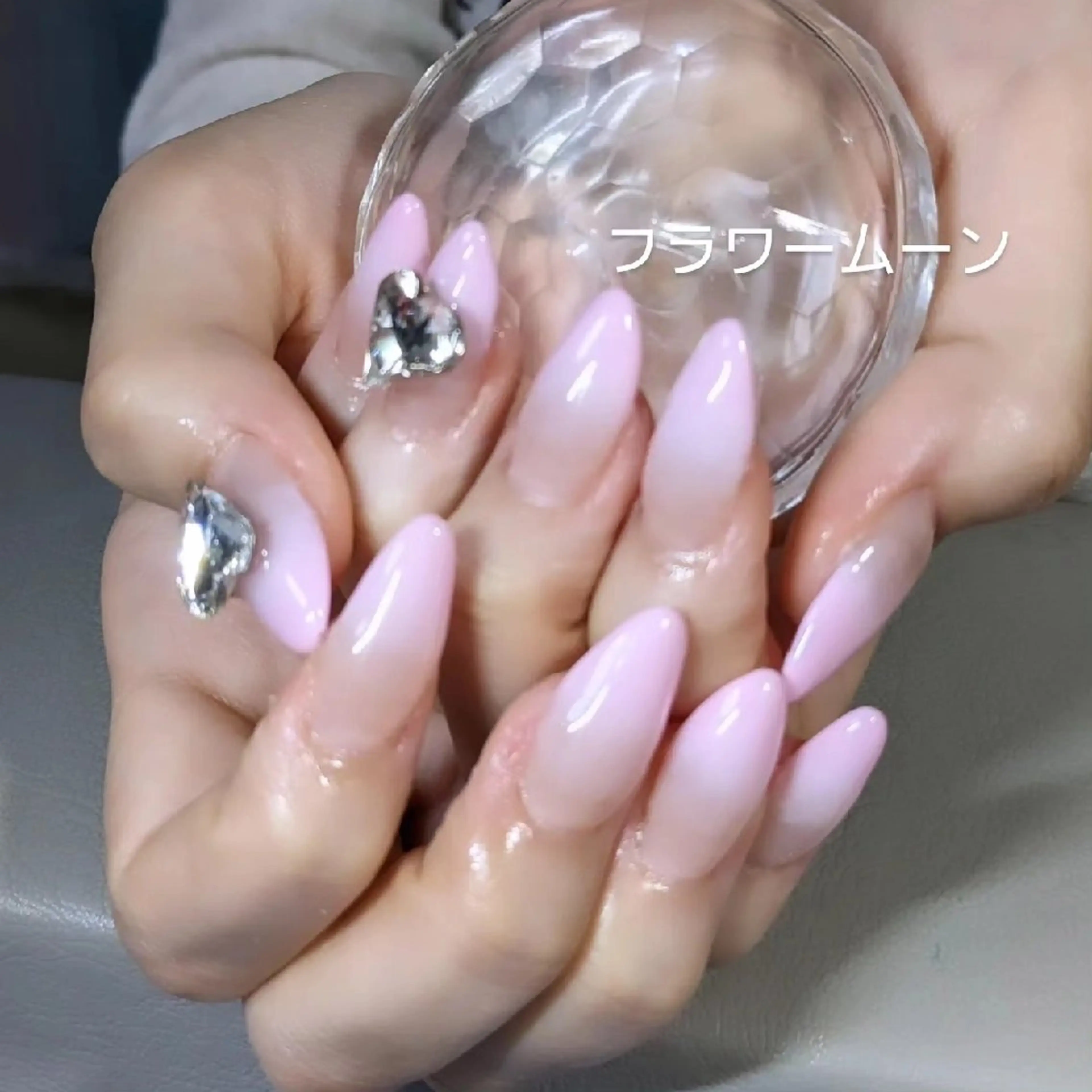 ネイル グラデーション フラワー ムーンのネイルデザイン