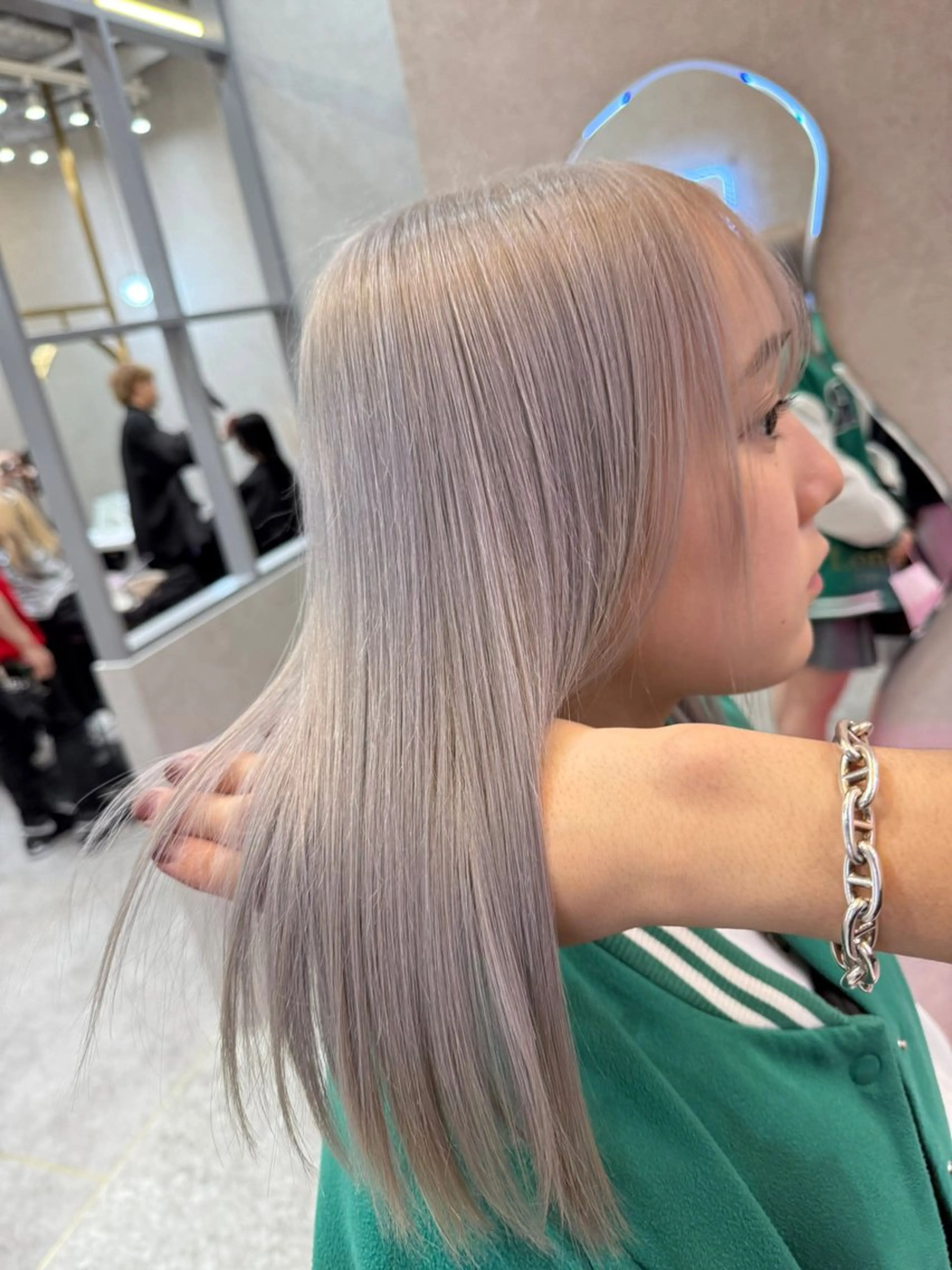 ミディアム カラー カット ヘアカラー 縮毛矯正 トリートメント レイヤーダブルカラー KYONのヘアスタイル