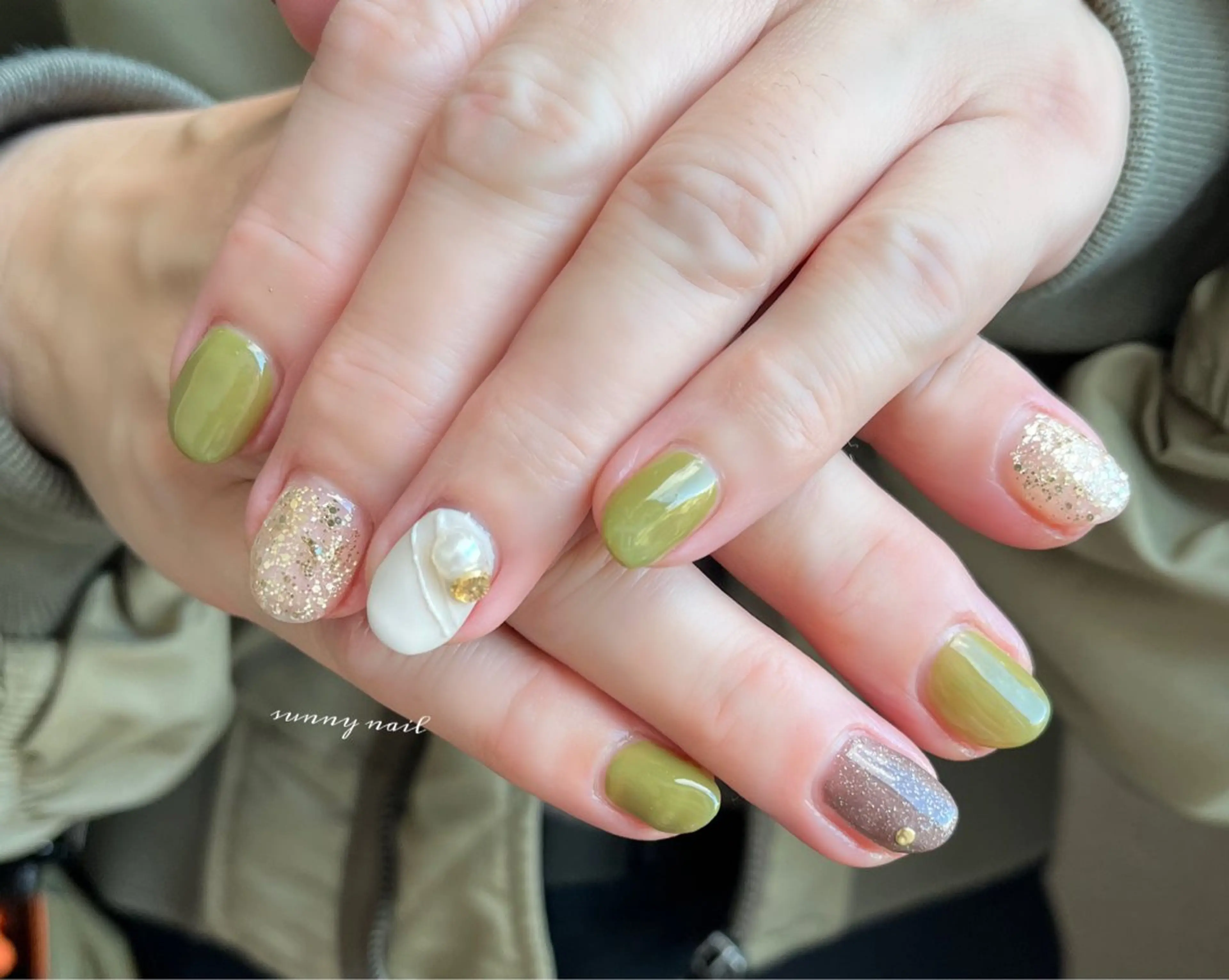 ネイル ジェルネイル グリーン ニュアンスネイル パラジェル バレンタイン sunny nailのネイルデザイン