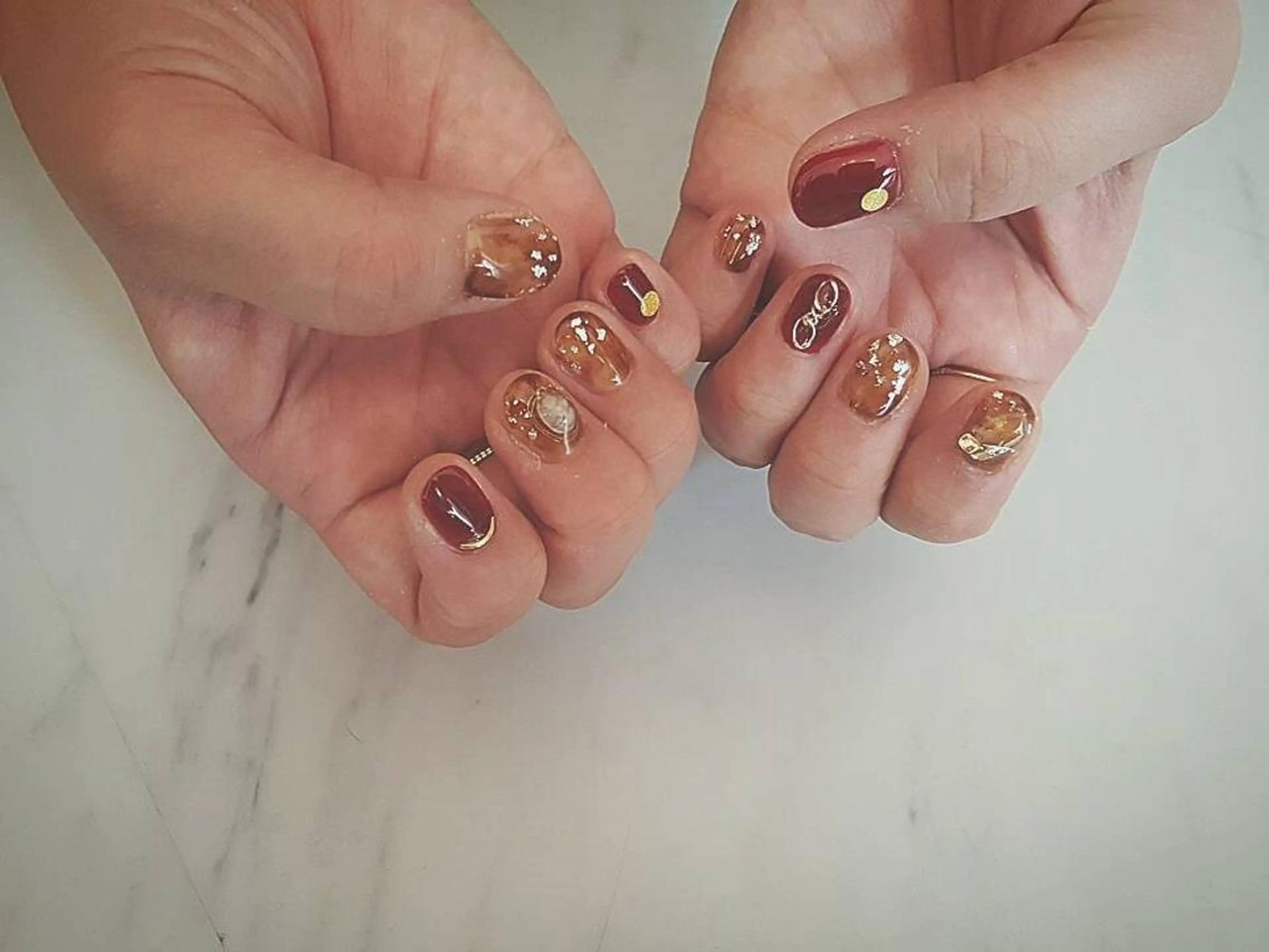 ネイル べっ甲ネイル ボルドー ゴールド シルバー ハンドネイル . yuimiのネイルデザイン