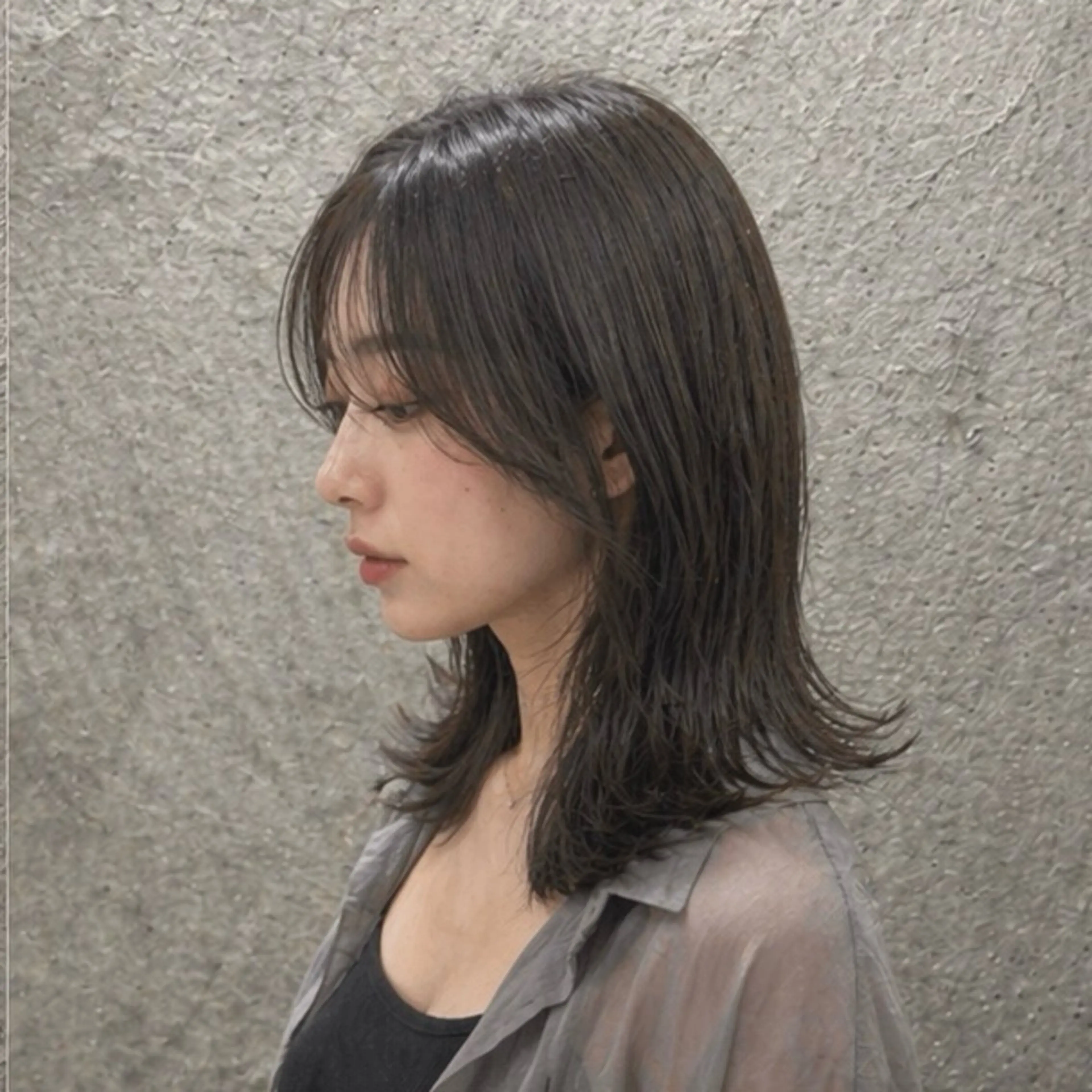 ミディアム 小島 咲音/艶カラー /レイヤー/縮毛矯正のヘアスタイル