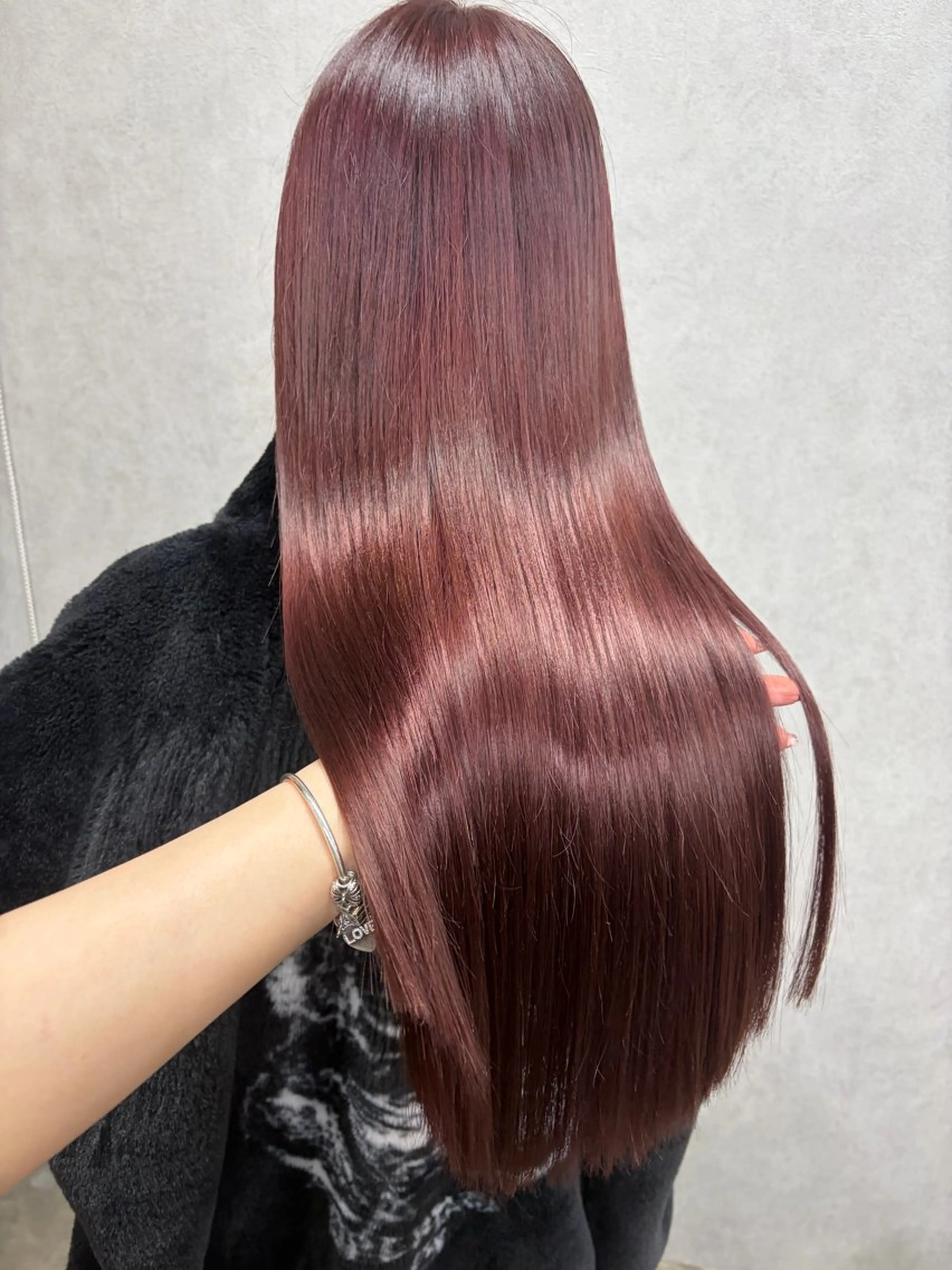 ロング カット ヘアカラー 縮毛矯正 maya レイヤーカットのヘアスタイル