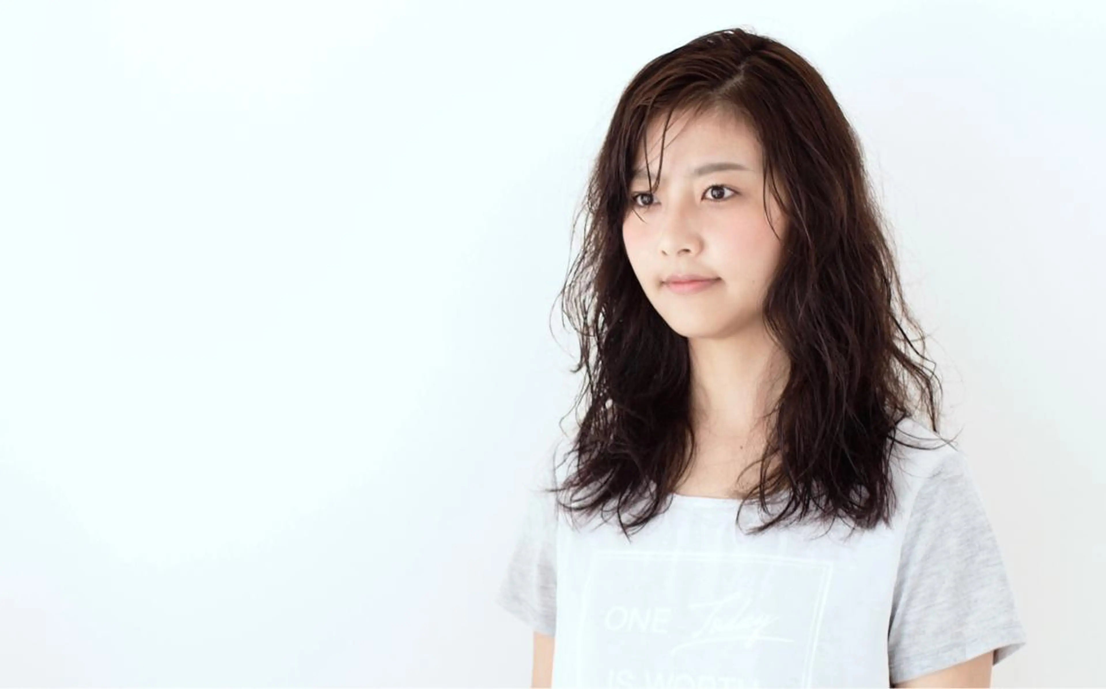 ミディアム ツジガキ ユウスケのヘアスタイル