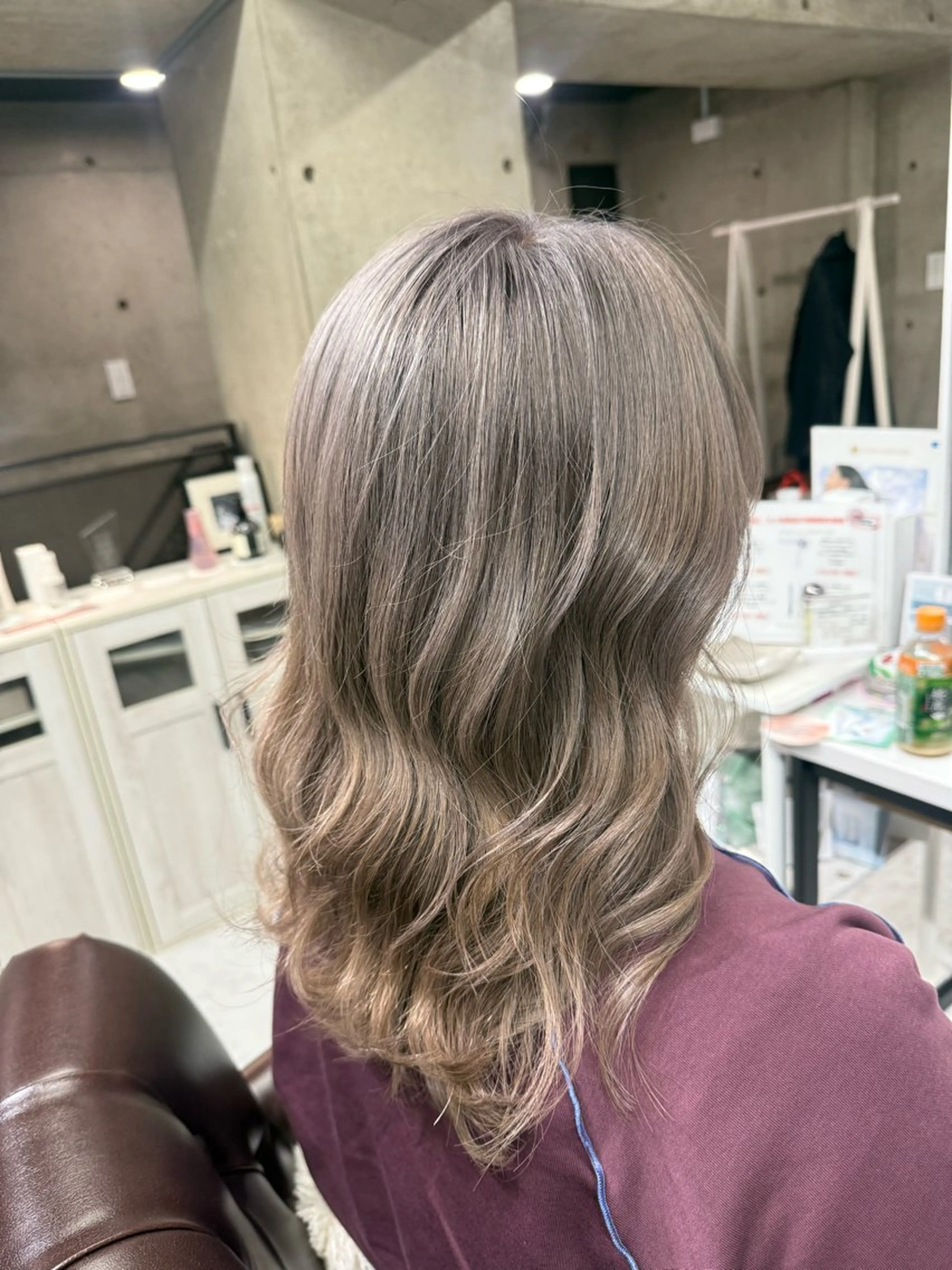 ロング カラー ブリーチ シルバー fee  小倉店 EMIのヘアスタイル