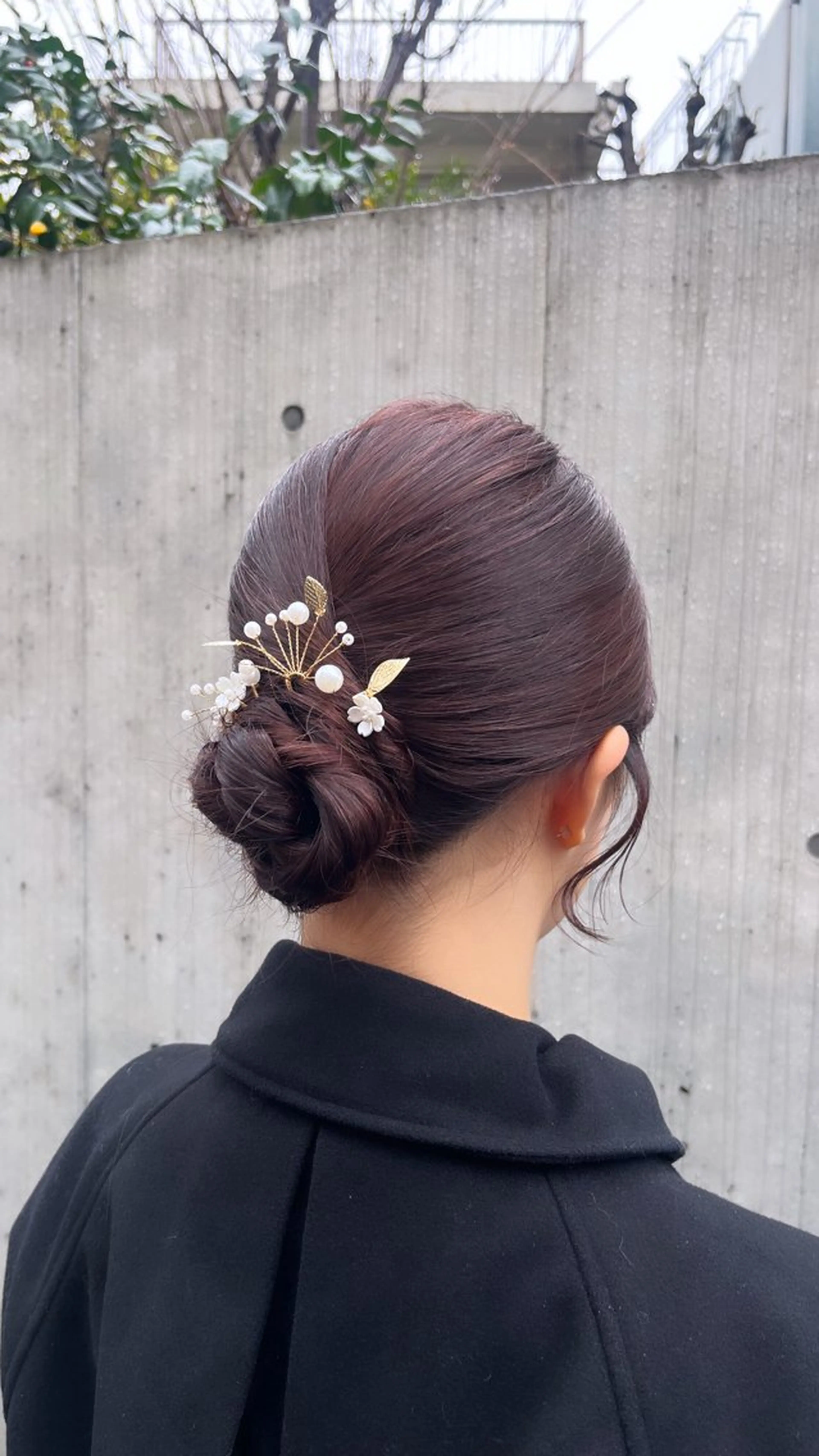 ミディアム カラー ヘアアレンジ 結婚式・ブライダル ヘアカラー ヘアセット カジュアルを女っぽく 𝗮𝘆𝗮𝗰𝗼のヘアスタイル