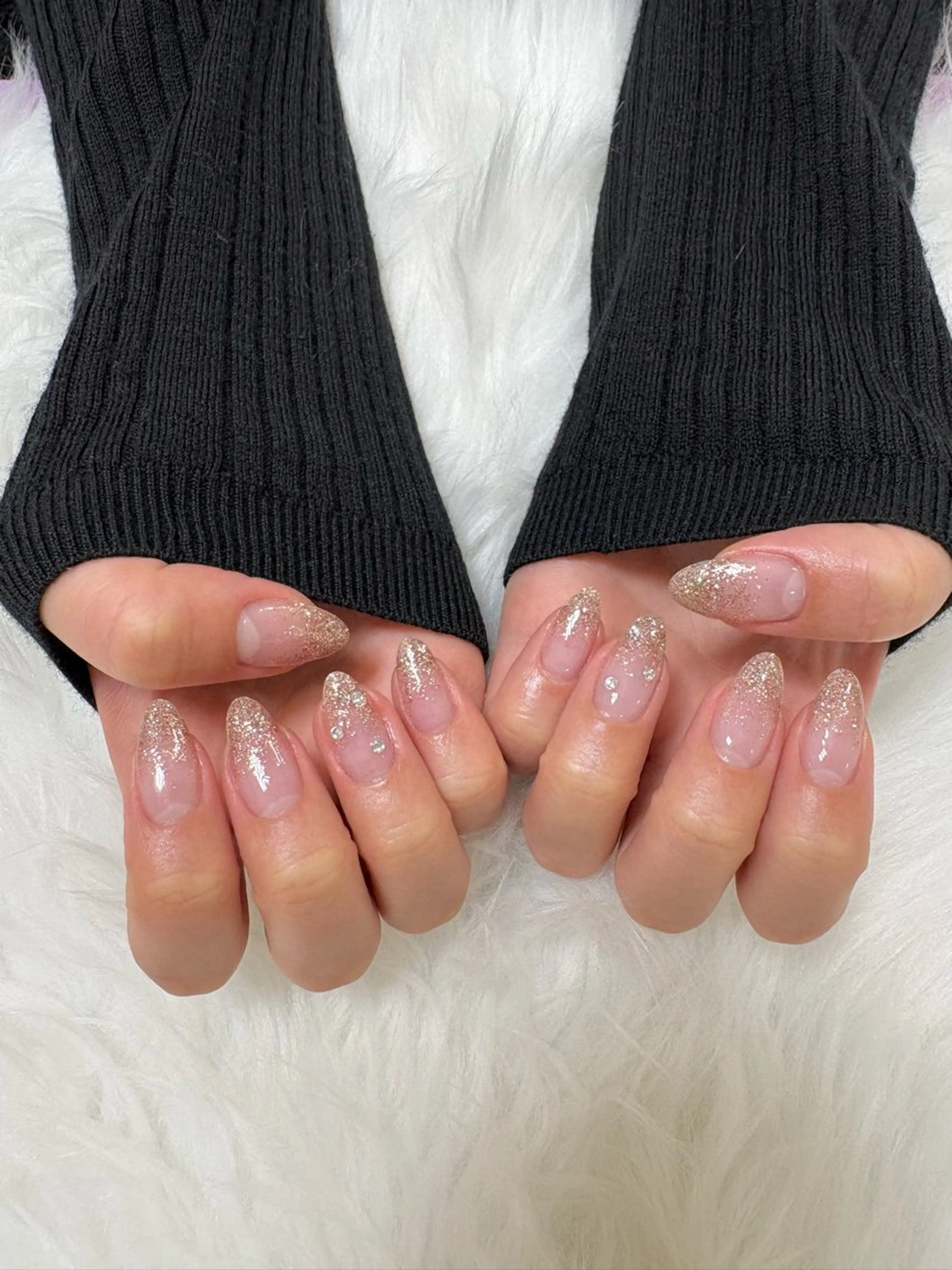 ネイル グラデーション ラメ(グリッター) ラメグラデーション ワンカラーネイル ハンドネイル LOARY りせの眉毛・アイブロウイメージ