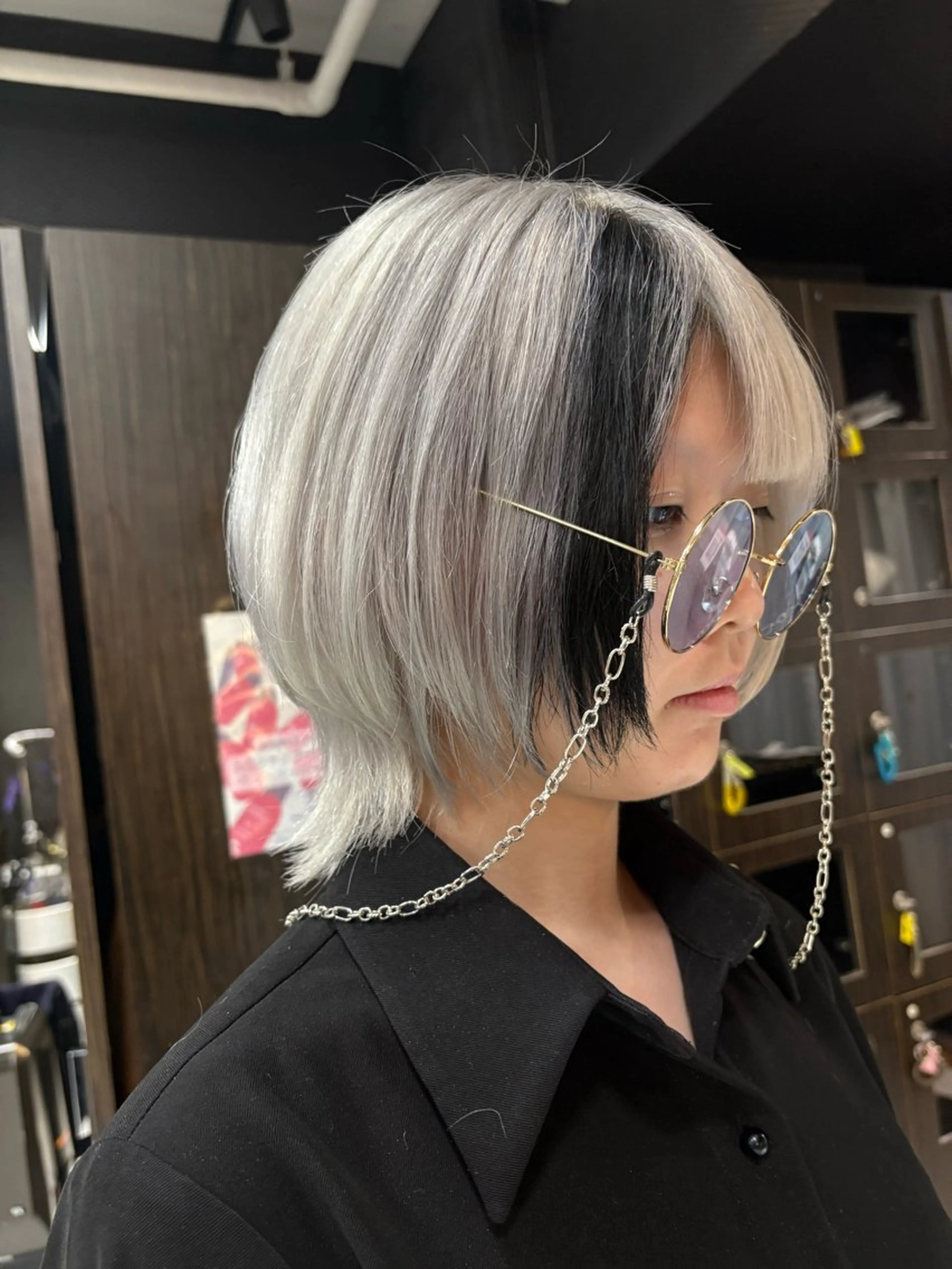 ミディアム カラー シルバー ホワイトシルバー ウルフカット ホワイト系はお任せ /ブリーチ/店長岩崎のヘアスタイル