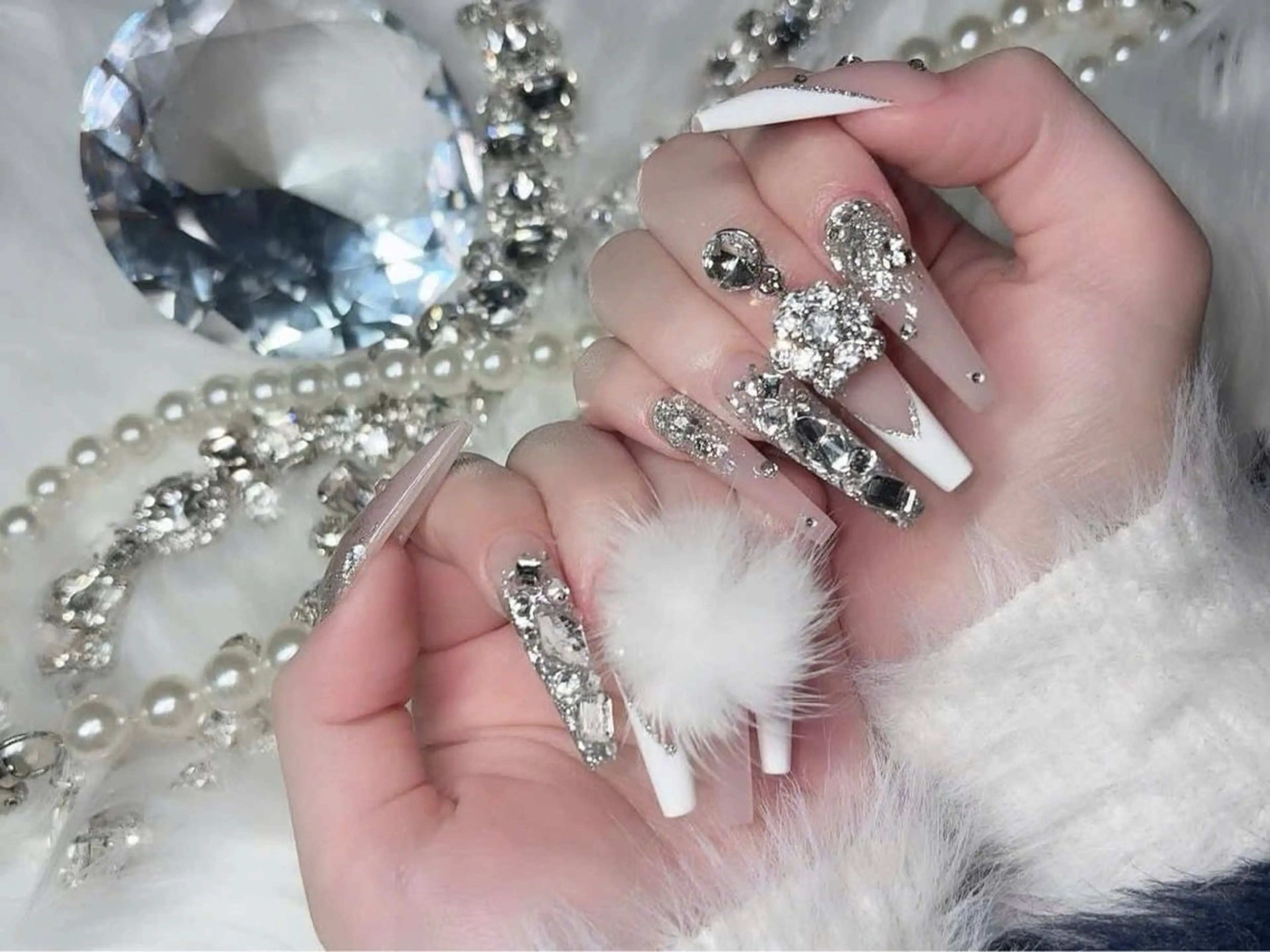 ネイル キラキラネイル ロングネイル スカルプネイル ストーンネイル ハンドネイル ハンドケア 古賀 佳織のネイルデザイン