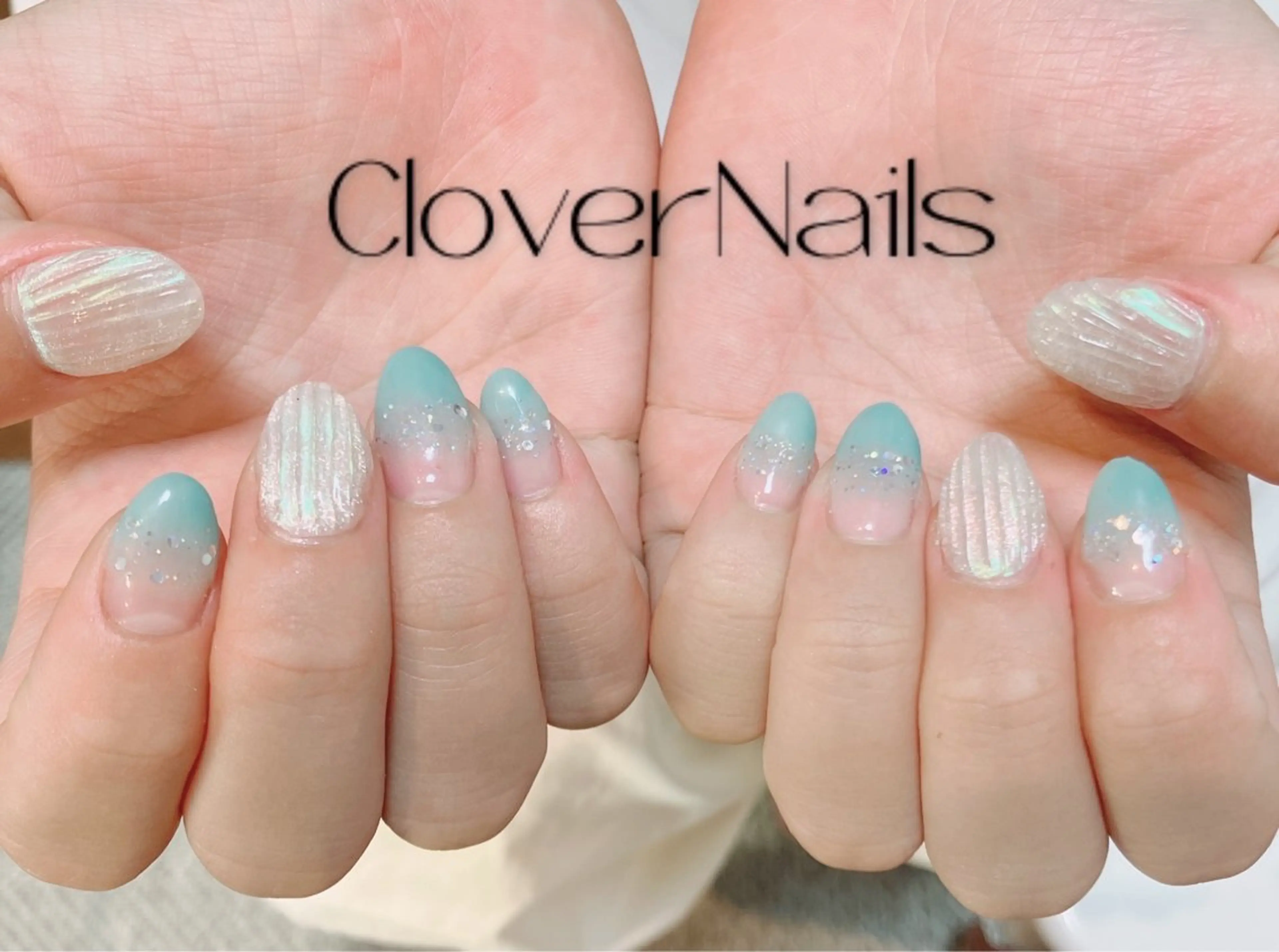 ネイル グリーン キラキラネイル 自宅ネイルサロン クロバーネイルのネイルデザイン