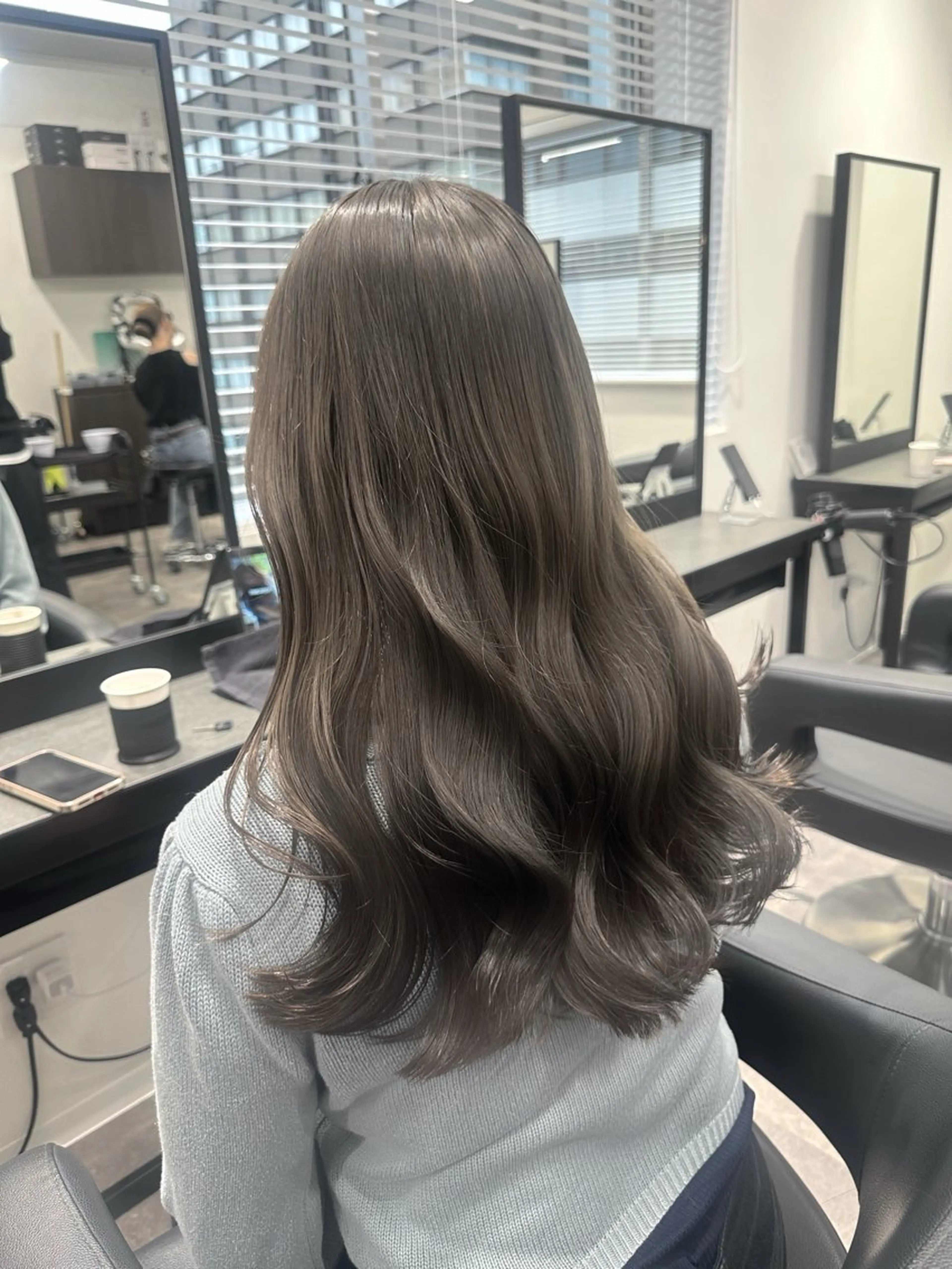 カラー ブリーチ縮毛矯正加藤 赤み無し透明感ヘアのヘアスタイル