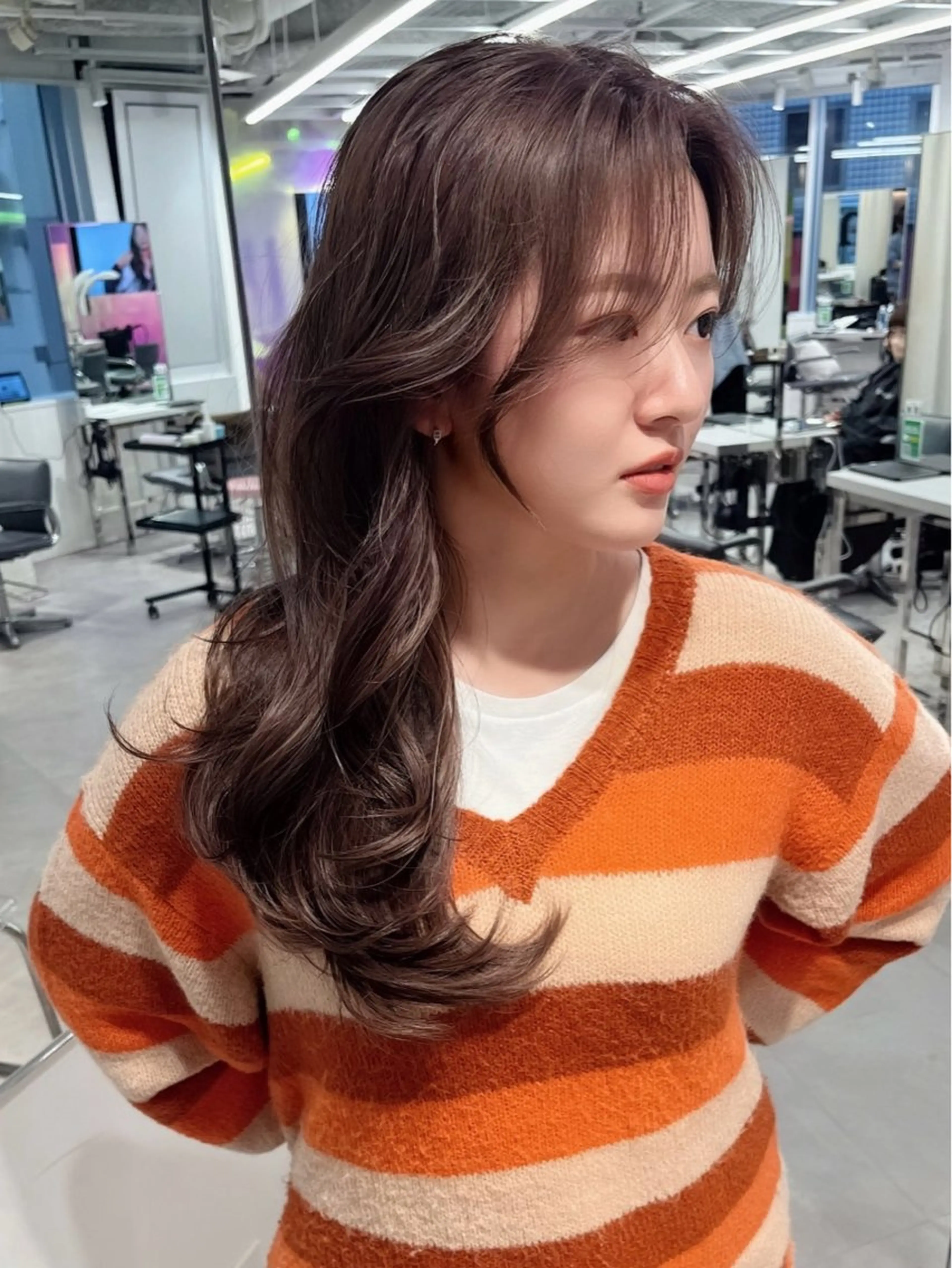 ロング カラー ブラウンカラー モカブラウン 顔まわりレイヤー 顔周りカット 韓国風ヘア ヘアカラー トリートメント 韓国ハッシュカット/ 新宿/髪質改善/岡崎のヘアスタイル