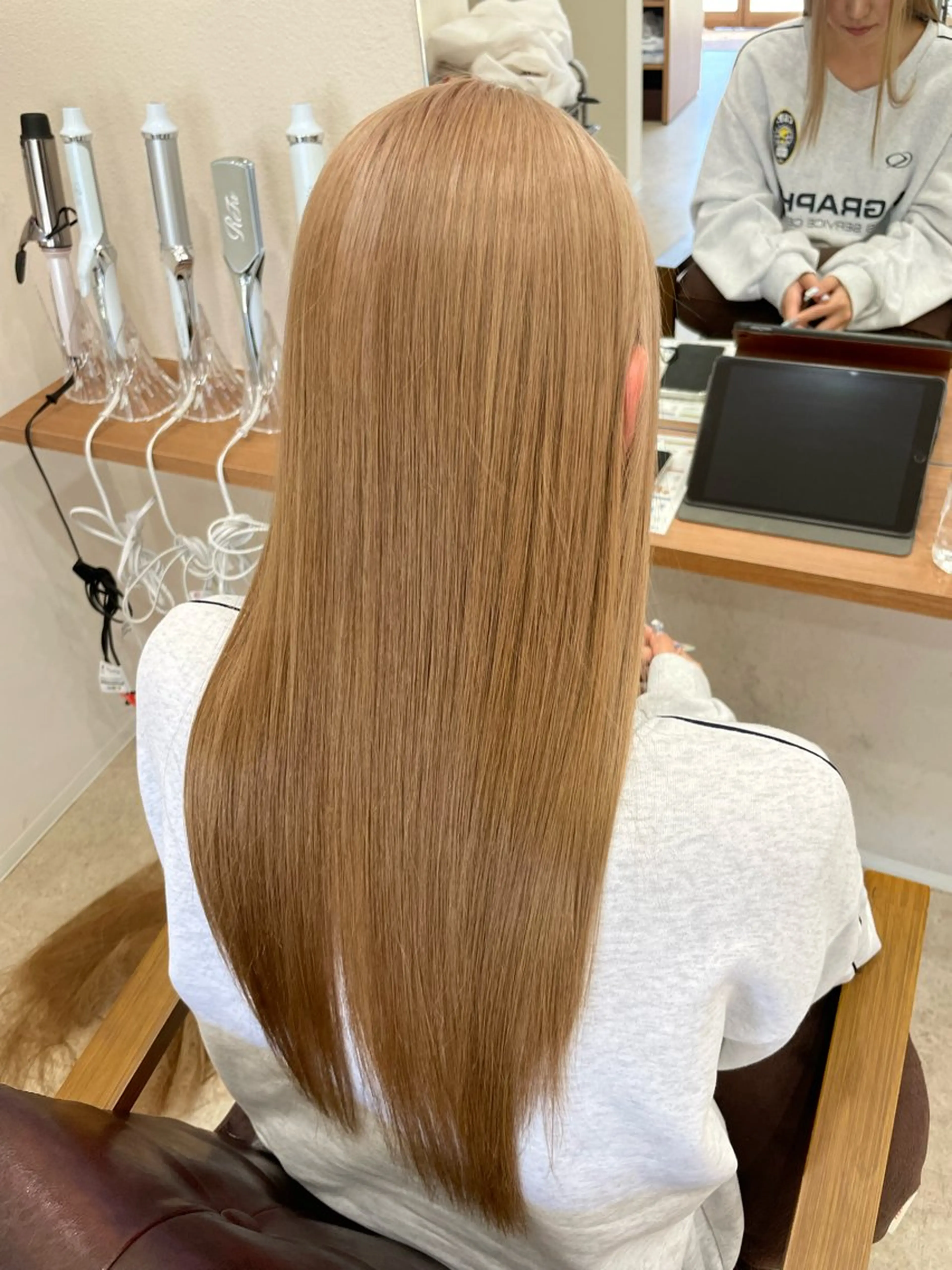 ロング ヘアカラー 鈴木 梨瑚のヘアスタイル