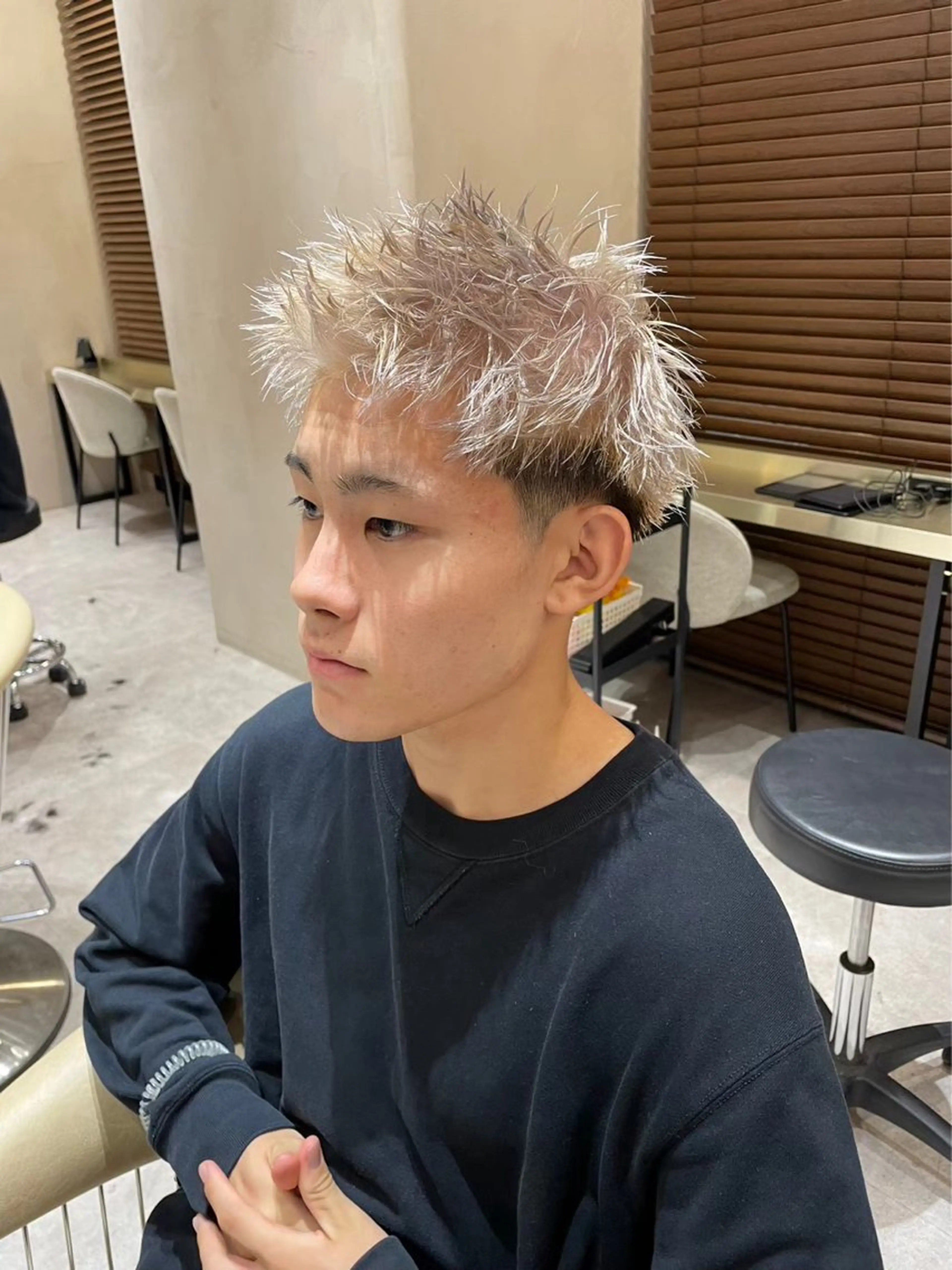 ショート カラー メンズ メンズハイトーン メンズショート ハイトーンカラー ショートヘア ヘアカラー メンズショート/ピン パーマ/新宿/フウガのヘアスタイル