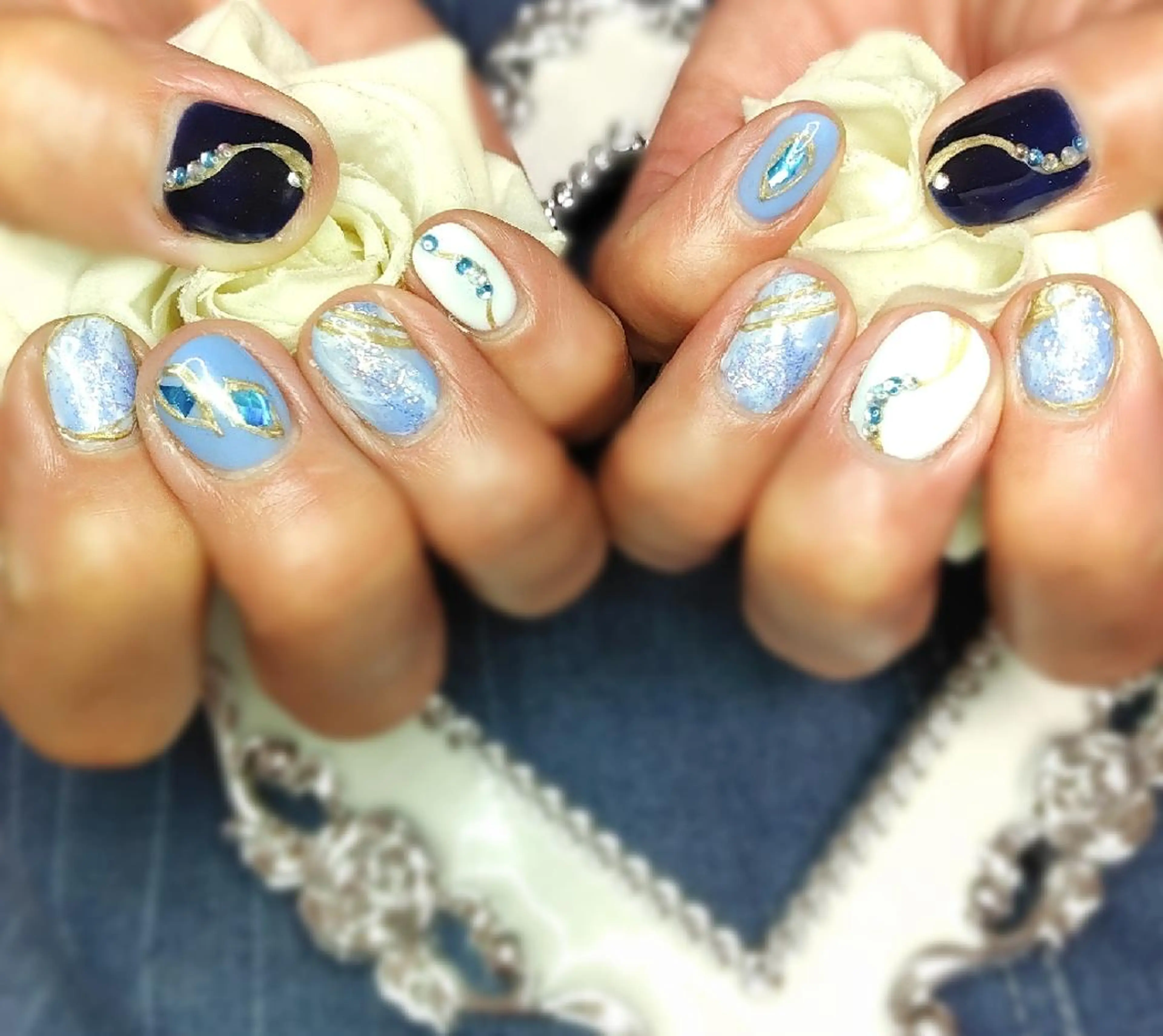 ネイル エステとネイル ローズコンフォートのネイルデザイン