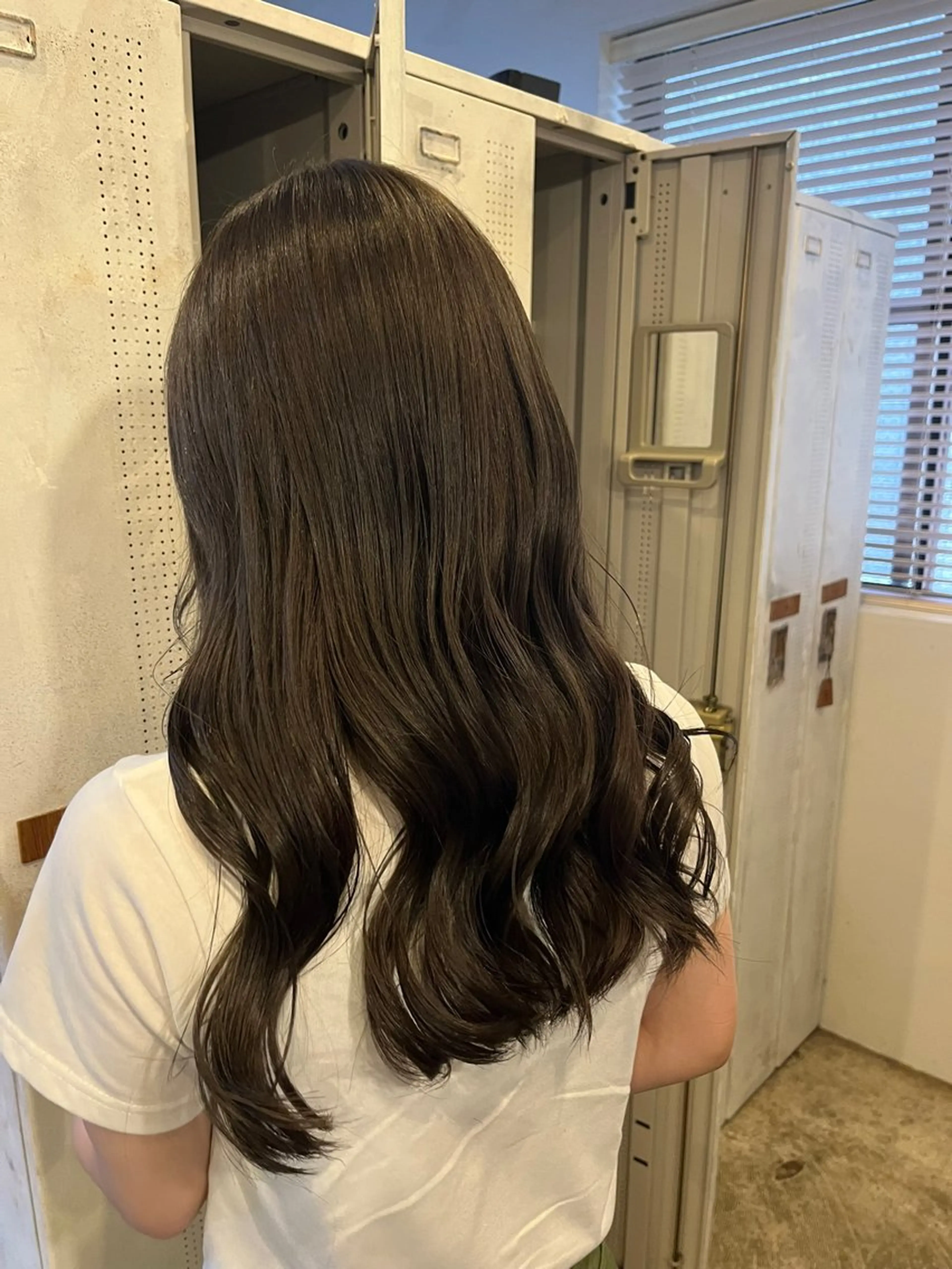 セミロング カラー ブリーチ 透明感カラー ブリーチなしカラー オリーブカラー オレンジ 稲田 里菜のヘアスタイル