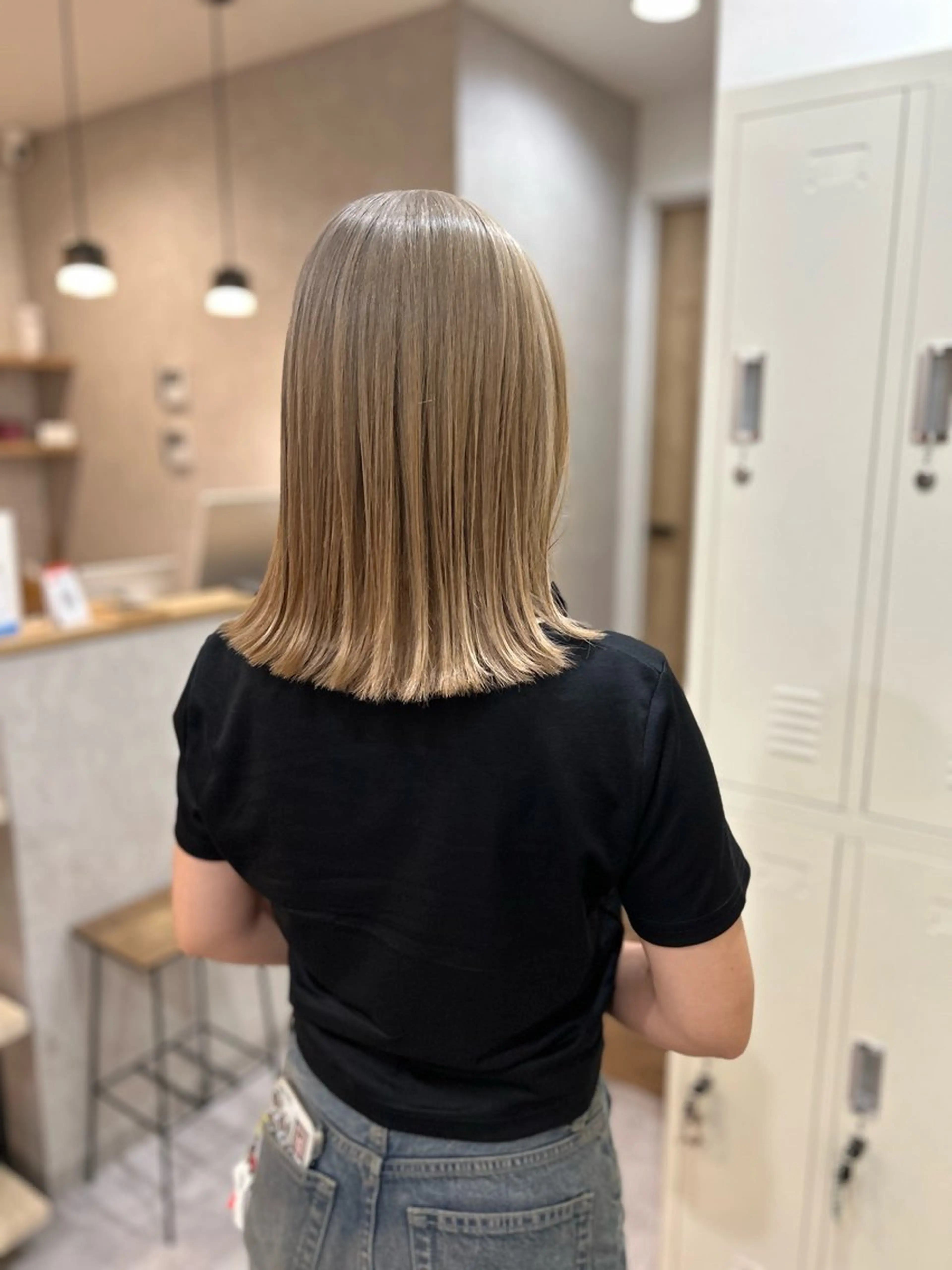 ミディアム カラー ベージュカラー ブリーチ シルバー シルバーベージュ ヘアカラー トリートメント ボブ/ハイトーン 福生Radix 下田のヘアスタイル