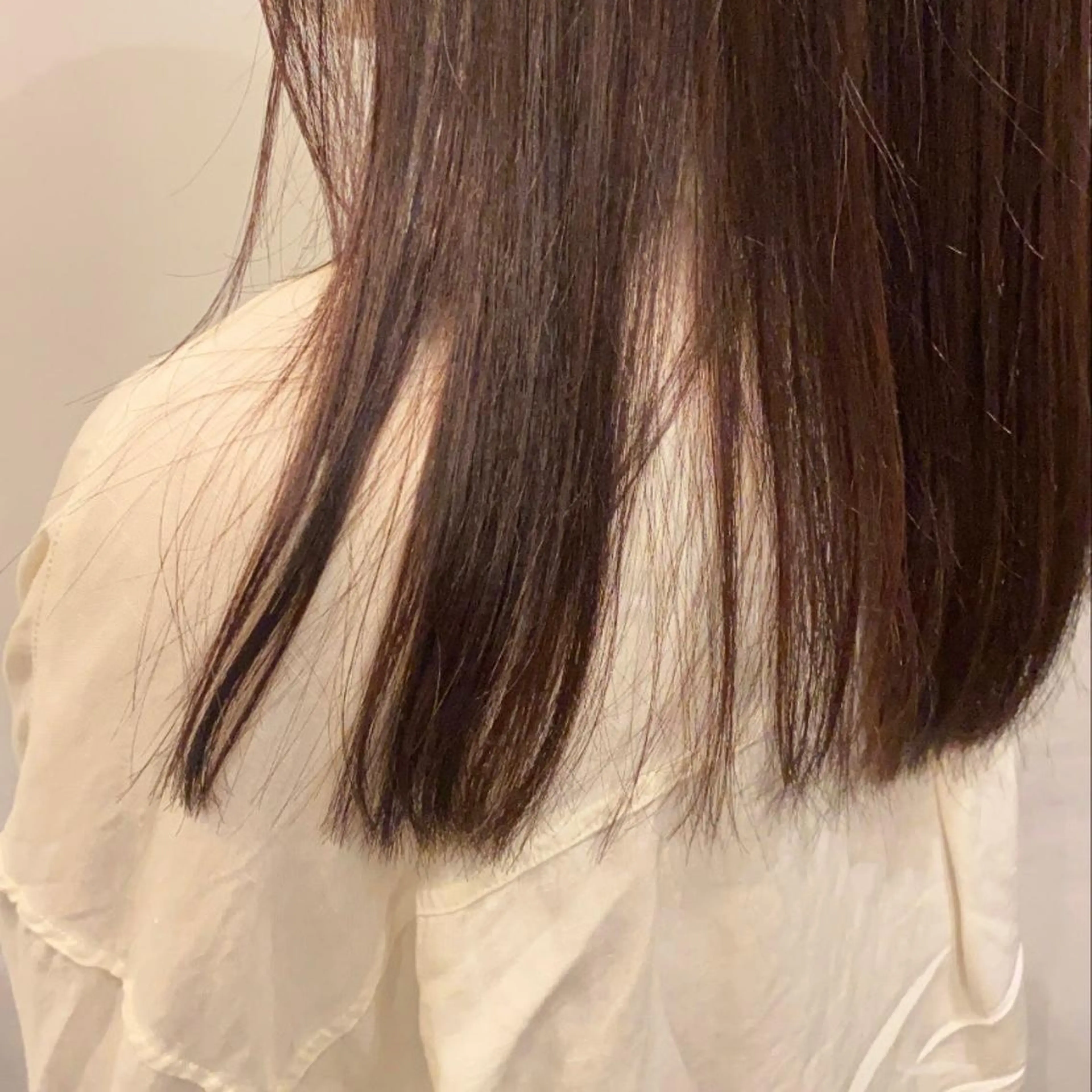 セミロング カラー 古畑 愛美のヘアスタイル