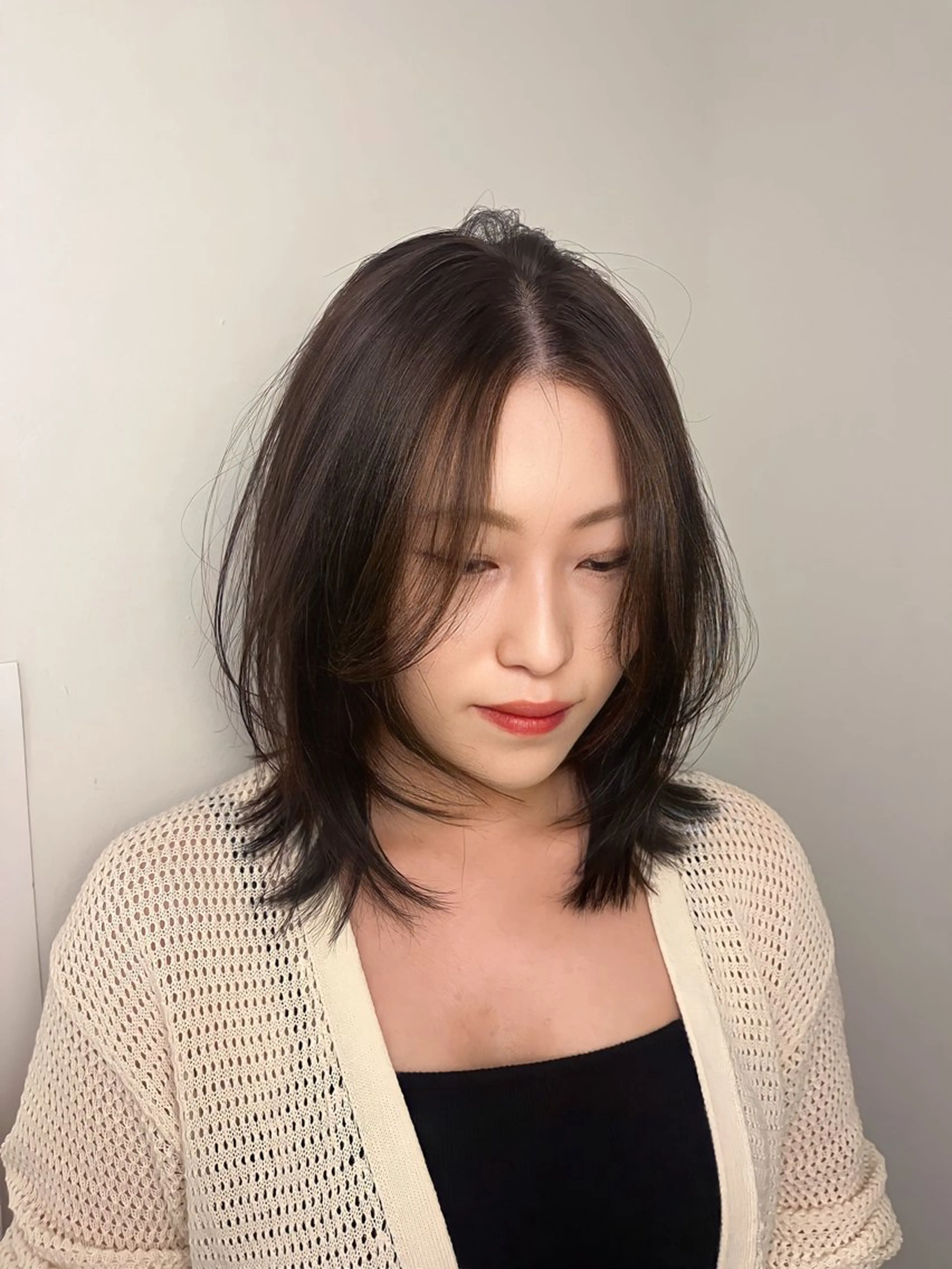 ミディアム ミディアムレイヤー レイヤーカット ウルフカット Airi 韓国y2k ボブパーマのヘアスタイル